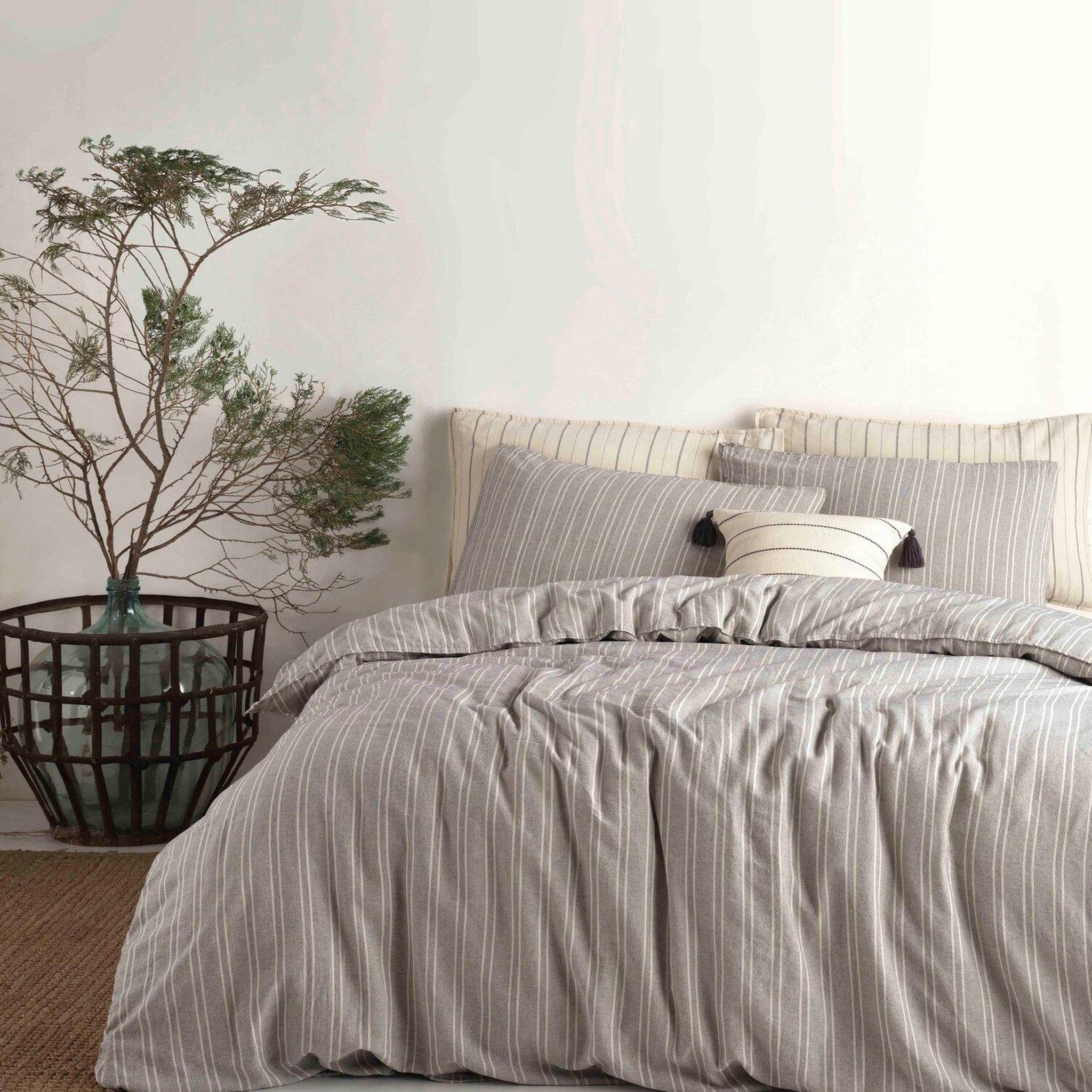 Voir la diapositive 1 : Home collection Parure housse de couette avec taie(s) 100 % coton Tommy