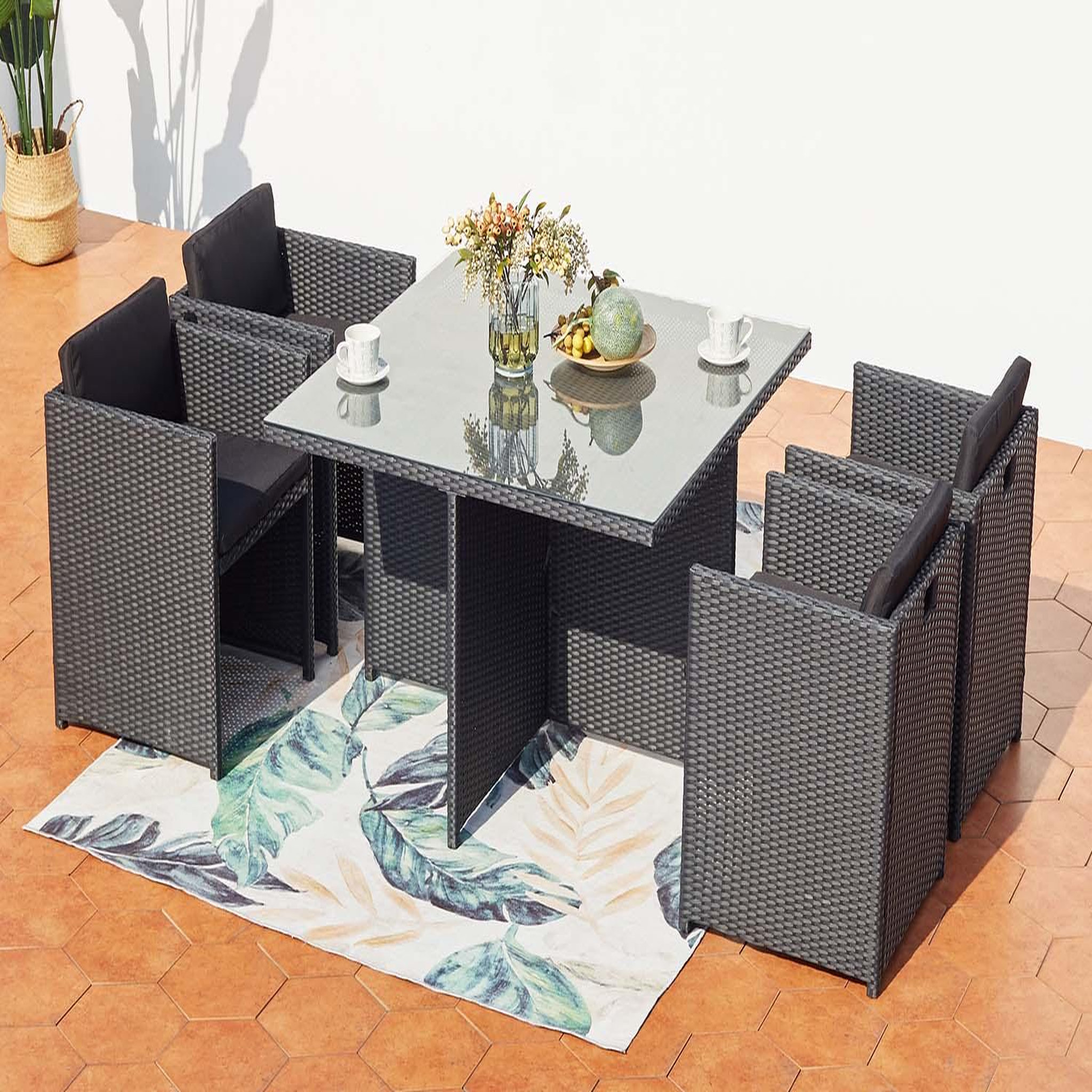 Voir la diapositive 2 : CONCEPT USINE Table et chaises 4 places encastrables en résine noir-noir miami