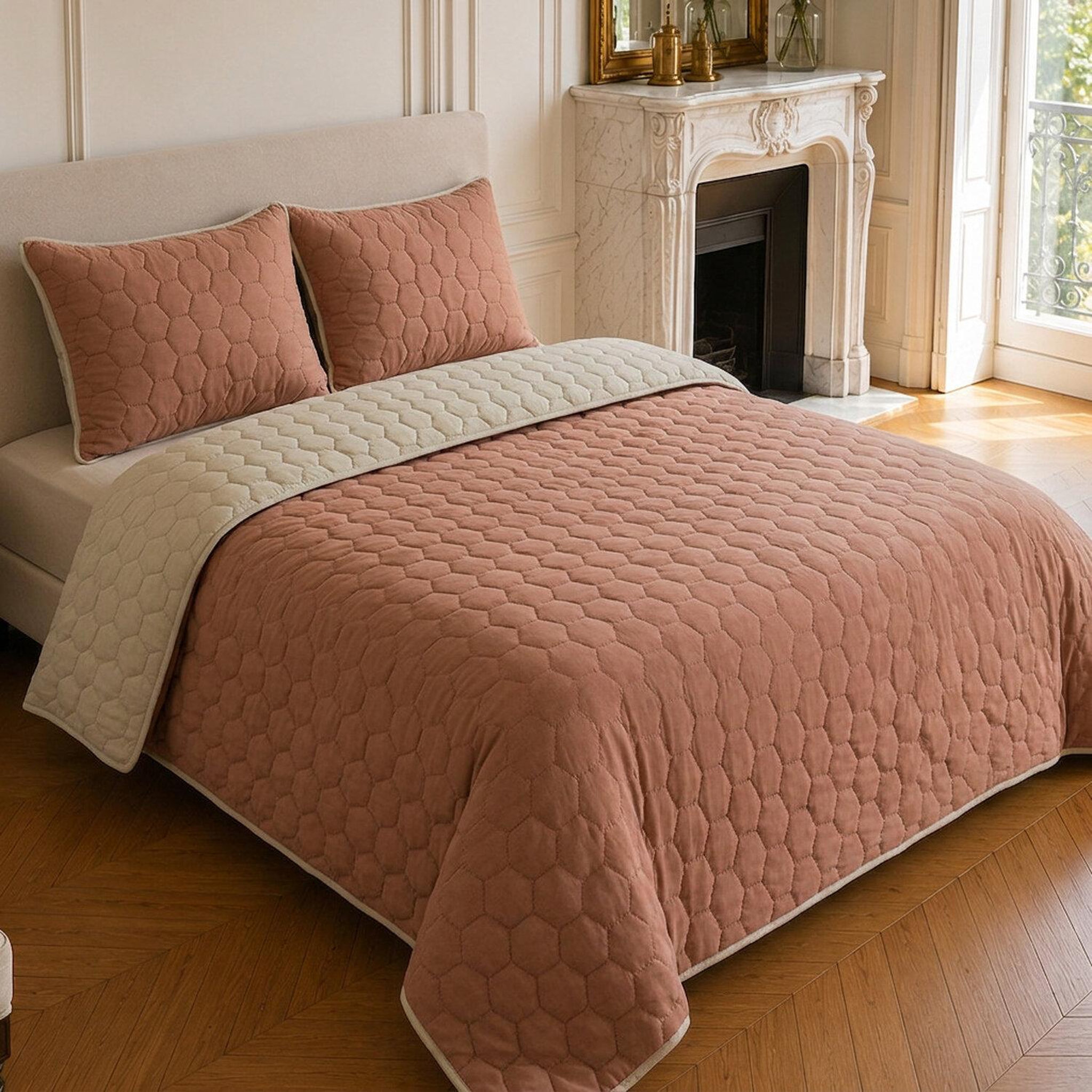 Voir la diapositive 2 : Home collection Couvre-lit matelassé réversible