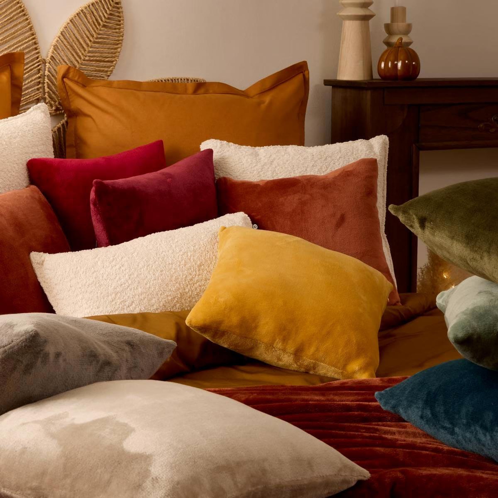 Voir la diapositive 4 : ATMOSPHERA Coussin en flanelle uni  ollis  38x38cm rouge grenat