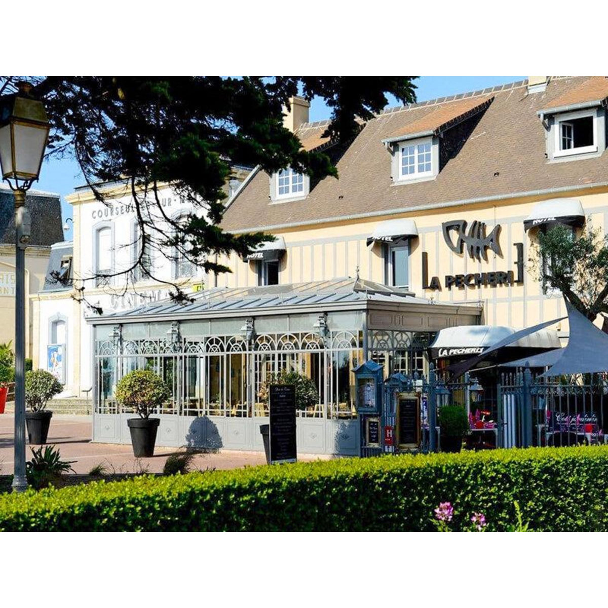 Smartbox 2 jours romantiques avec dîner dans un hôtel en bord de mer près de Caen - Coffret Cadeau Séjour