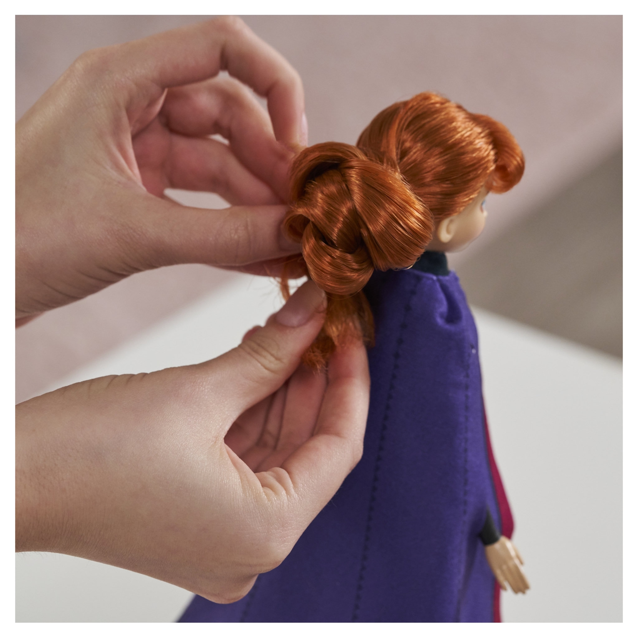 Voir la diapositive 6 : HASBRO Poupée Elsa transformation finale Reine des neiges