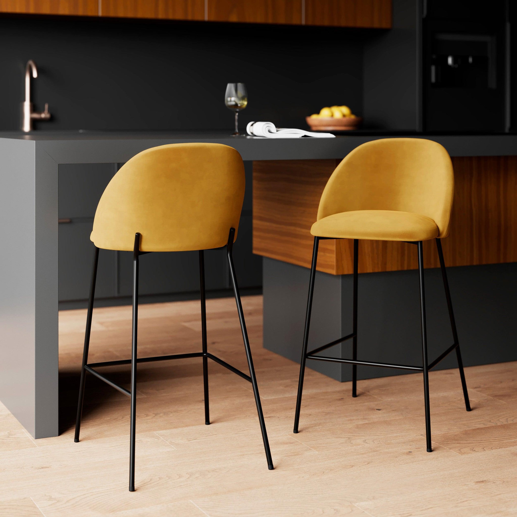 Voir la diapositive 2 : MAISON PAVANE Lot de 2 chaises pour îlot central 66 cm en velours jaune moutarde-karl