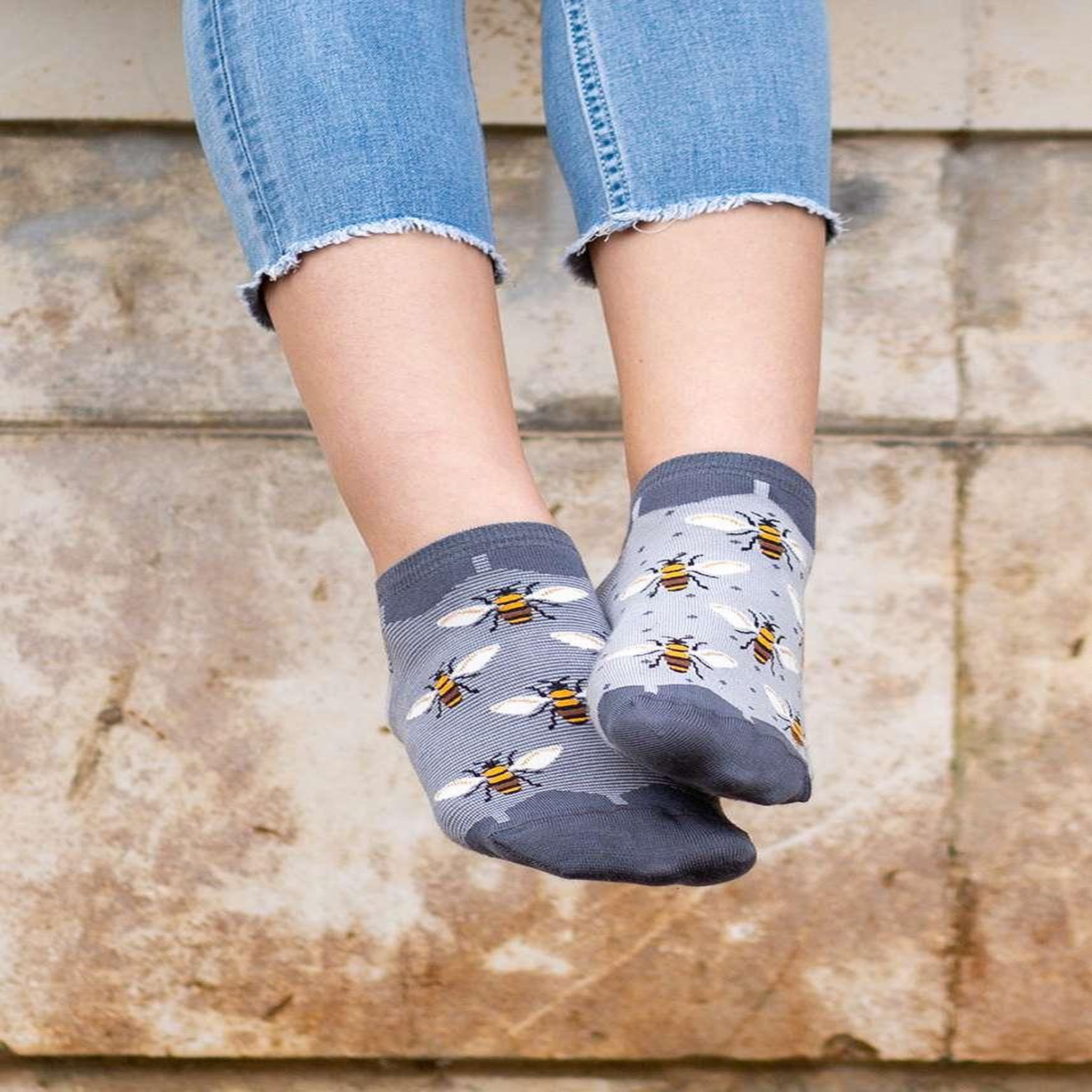 Voir la diapositive 2 : PIRIN HILL Socquettes en bambou abeilles - grises