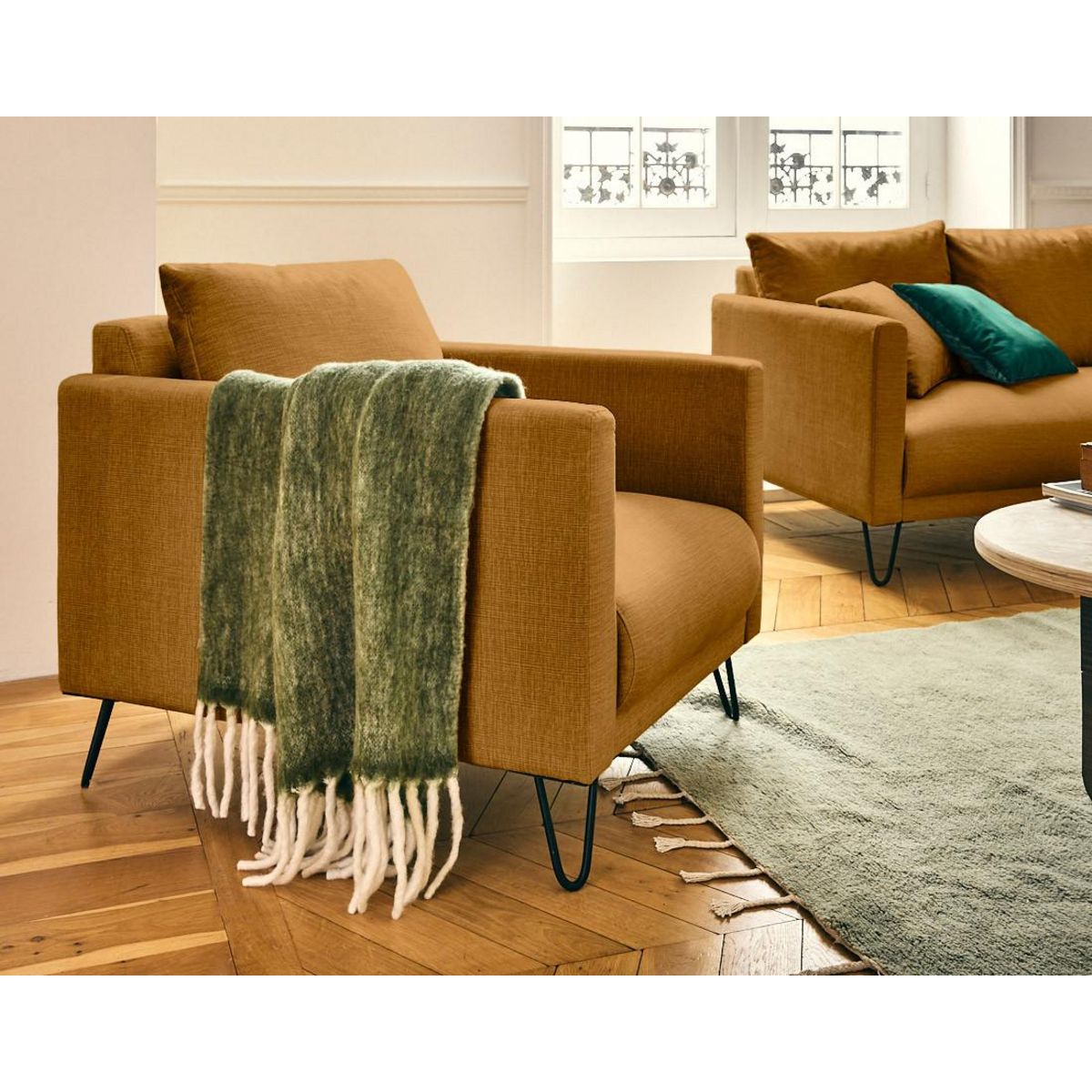 LISA DESIGN Ostrava - fauteuil en velours pieds en épingle