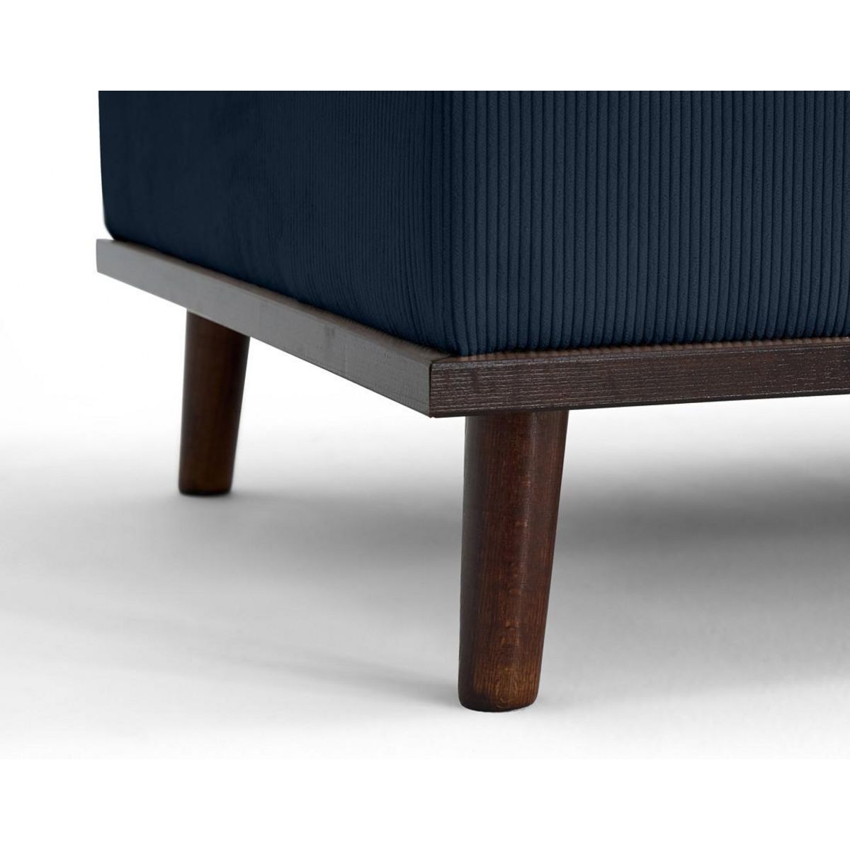 LISA DESIGN Albane - pouf en velours côtelé pieds bois foncé