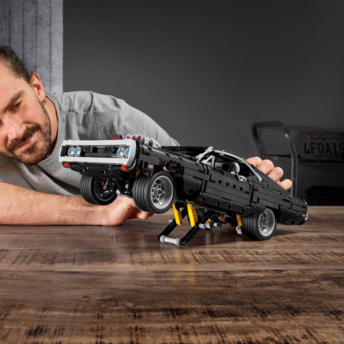 LEGO Technic 42111 -  Fast & Furious La Dodge Charger de Dom, Modèle Réduit de Voiture de Couse à Construire