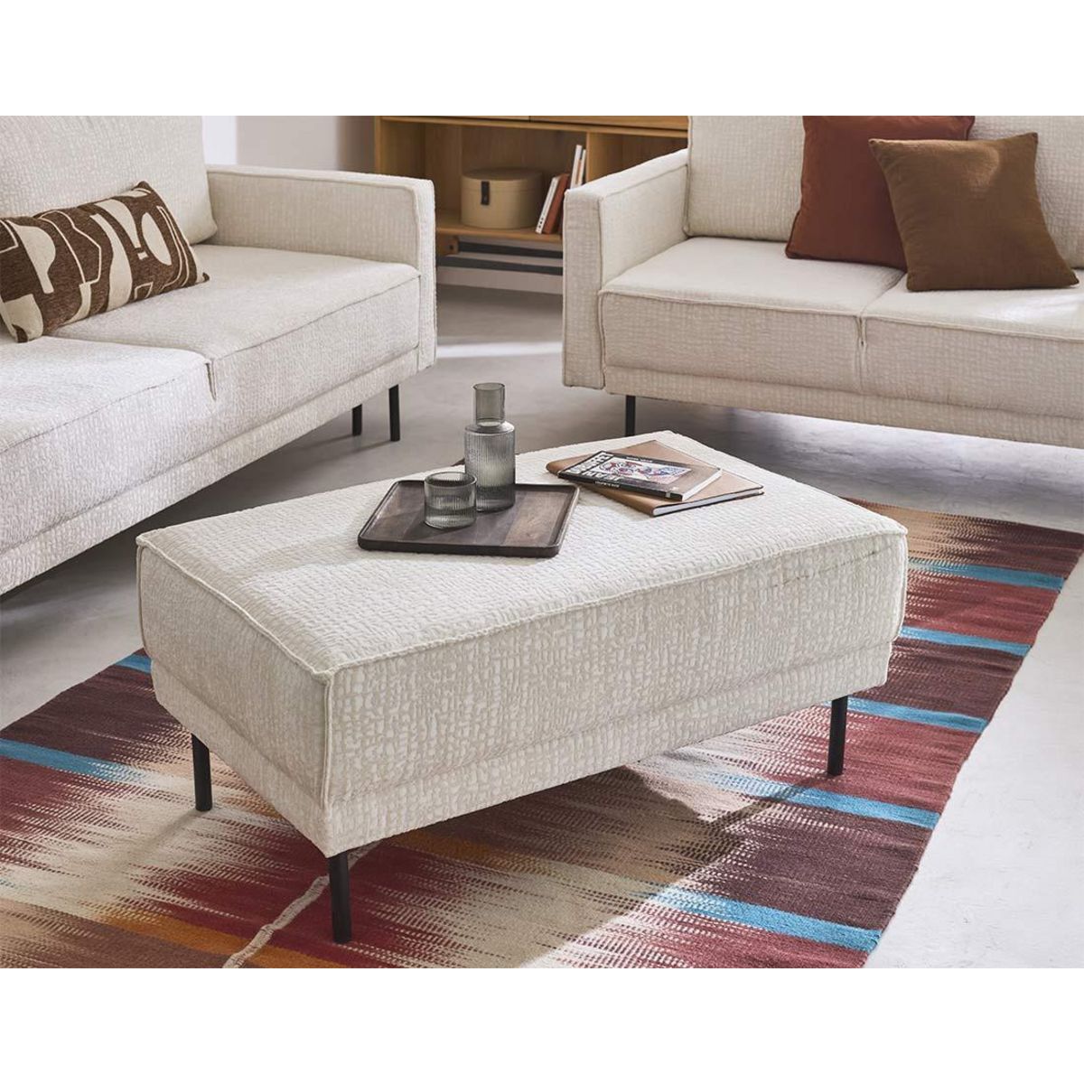 LISA DESIGN Charlie - pouf - pieds hauts - en tissu velours relief