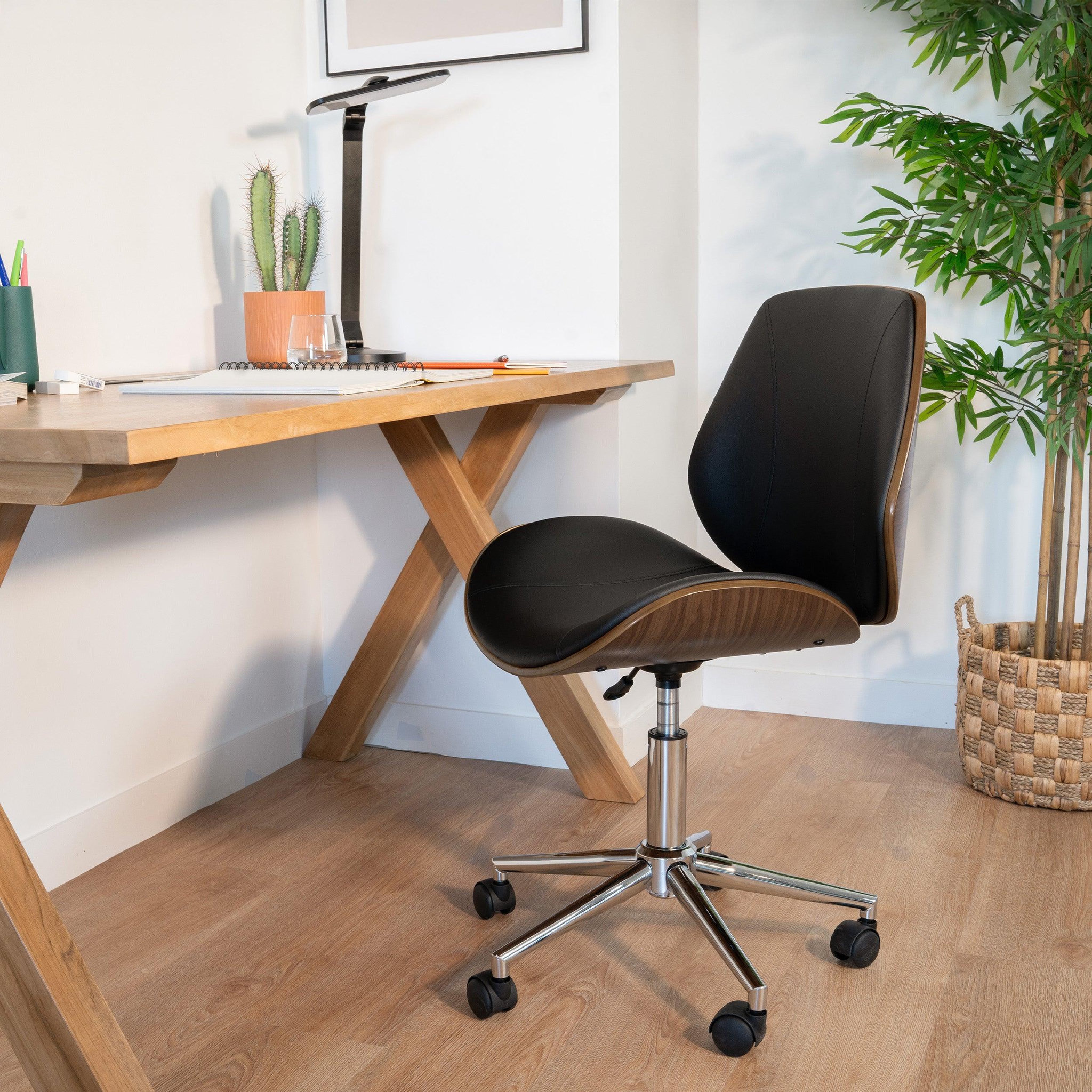 Voir la diapositive 2 : MAISON PAVANE Chaise de bureau pivotante en bois en pu noir-archie