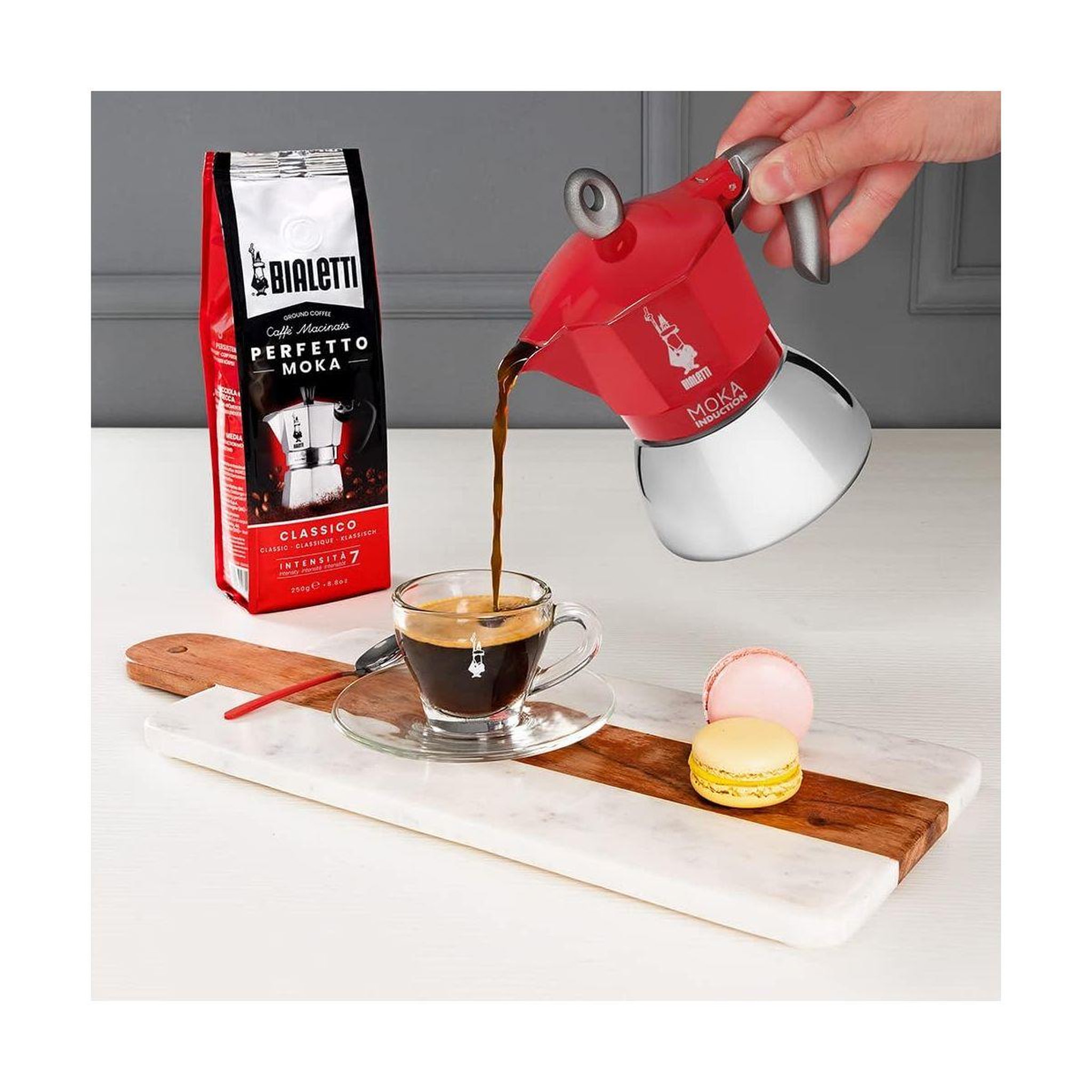 Voir la diapositive 5 : BIALETTI Cafetière italienne moka induction 6 tasses red