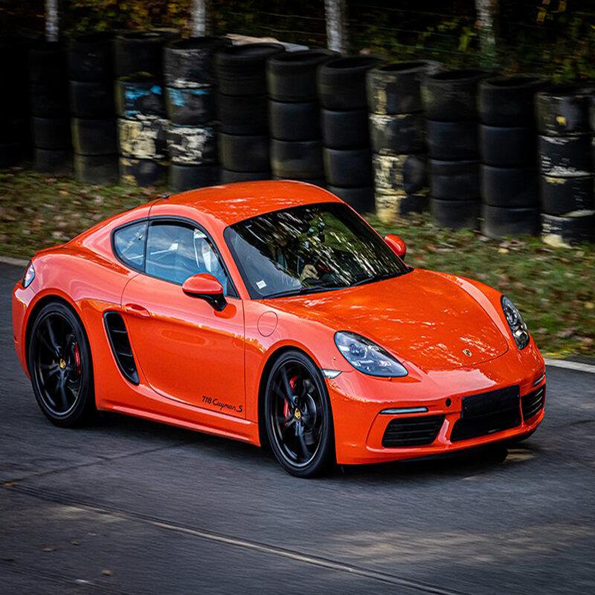 Voir la diapositive 2 : Smartbox Stage de pilotage : 5 à 6 tours de circuit au volant d'une Porsche 991 GT3 ou Porsche Cayman - Coffret Cadeau Sport & Aventure