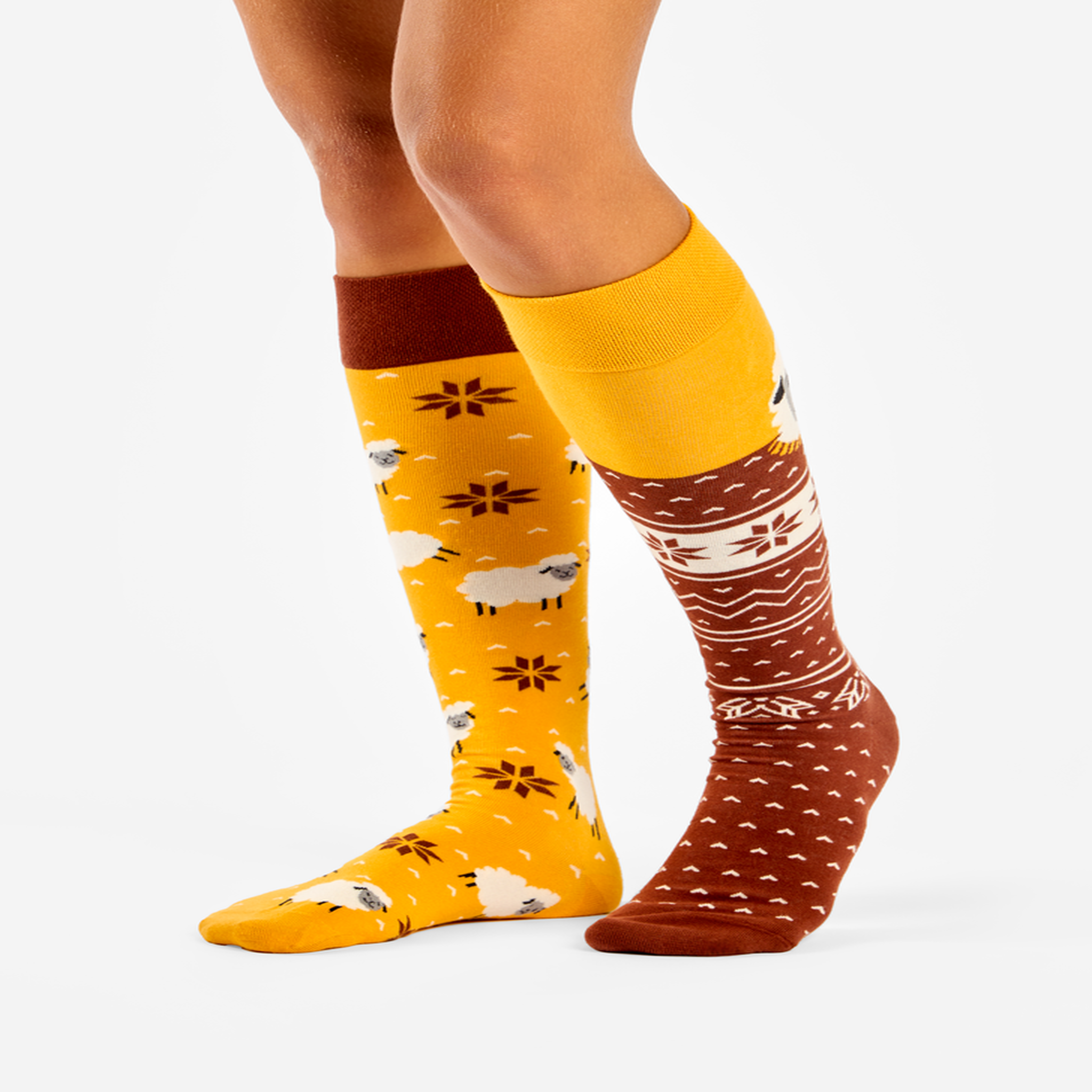 Voir la diapositive 2 : DEDOLES Chaussettes mi-bas mouton dans un pull