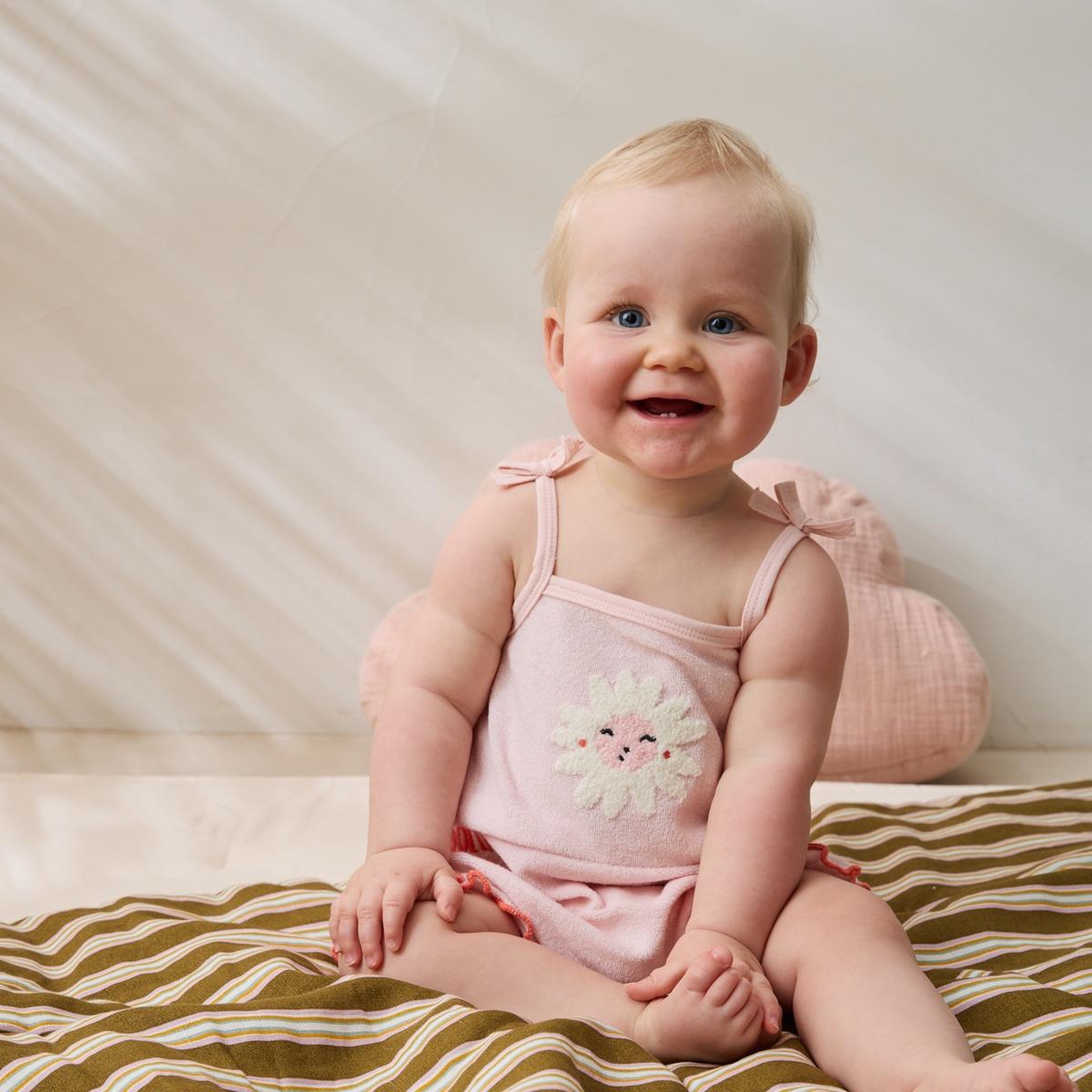 Voir la diapositive 5 : Petit Béguin Barboteuse bébé en éponge saona