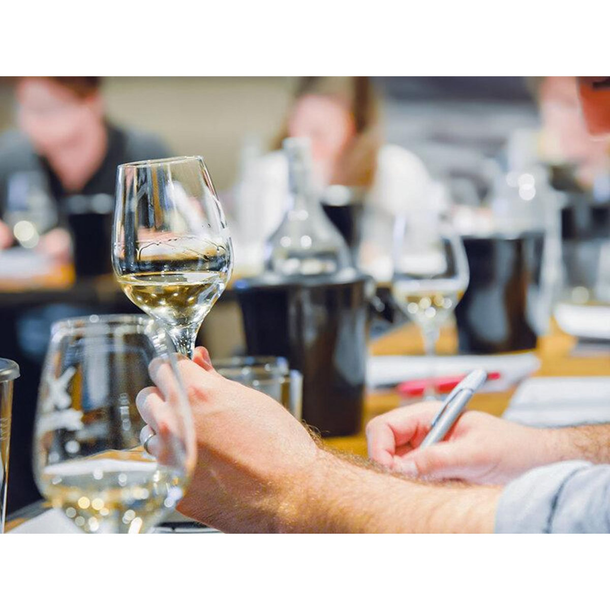 Smartbox Découverte œnologique : 1 journée Week-end Initiation à la dégustation - Coffret Cadeau Gastronomie