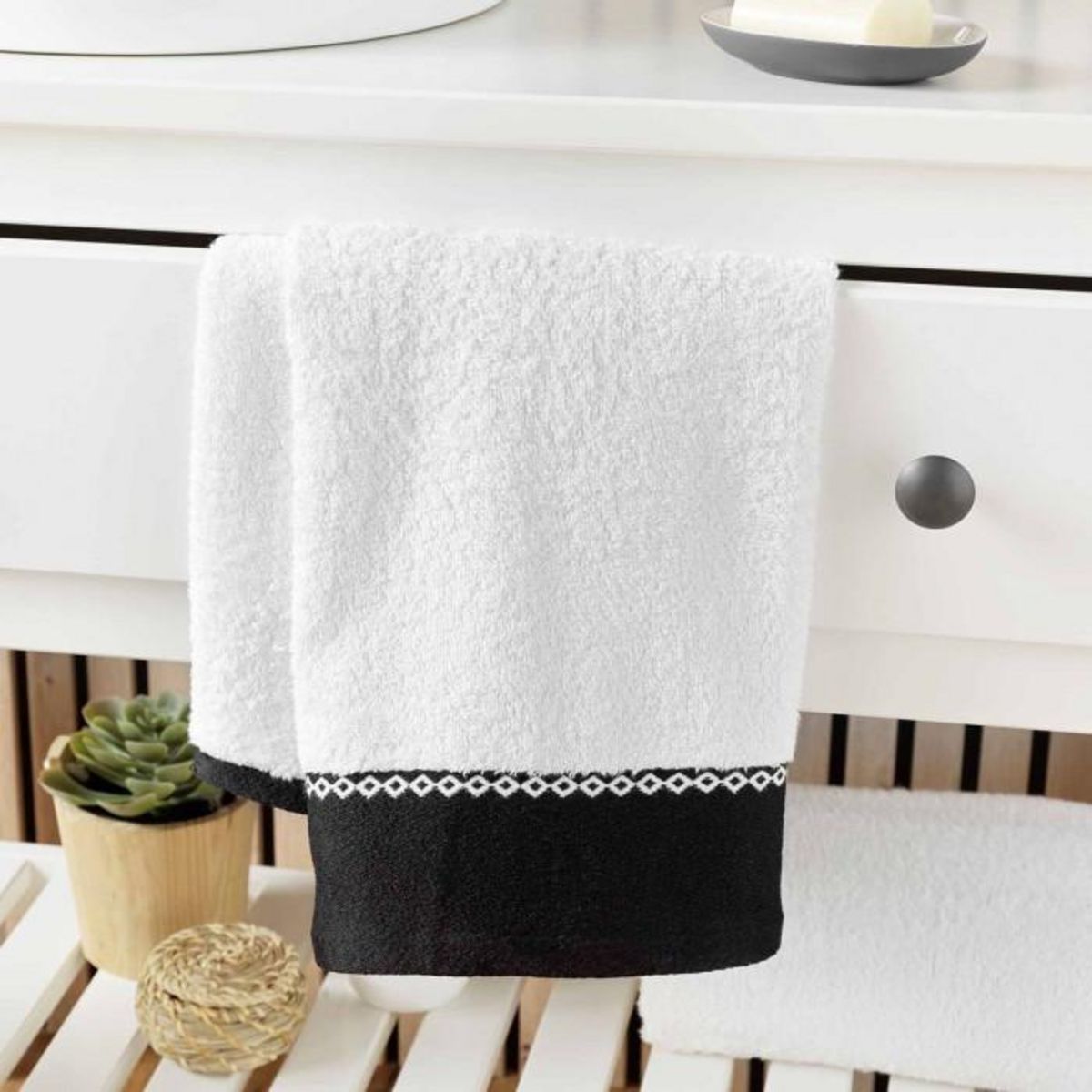 Paris Prix Serviette de Toilette  Majesty  50x90cm Blanc