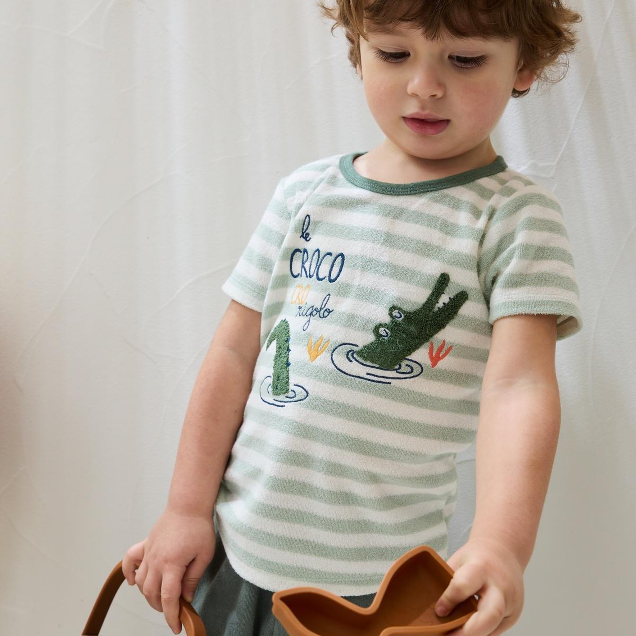 Voir la diapositive 6 : PETIT BEGUIN Ensemble enfant t-shirt et short en éponge crocro rigolo