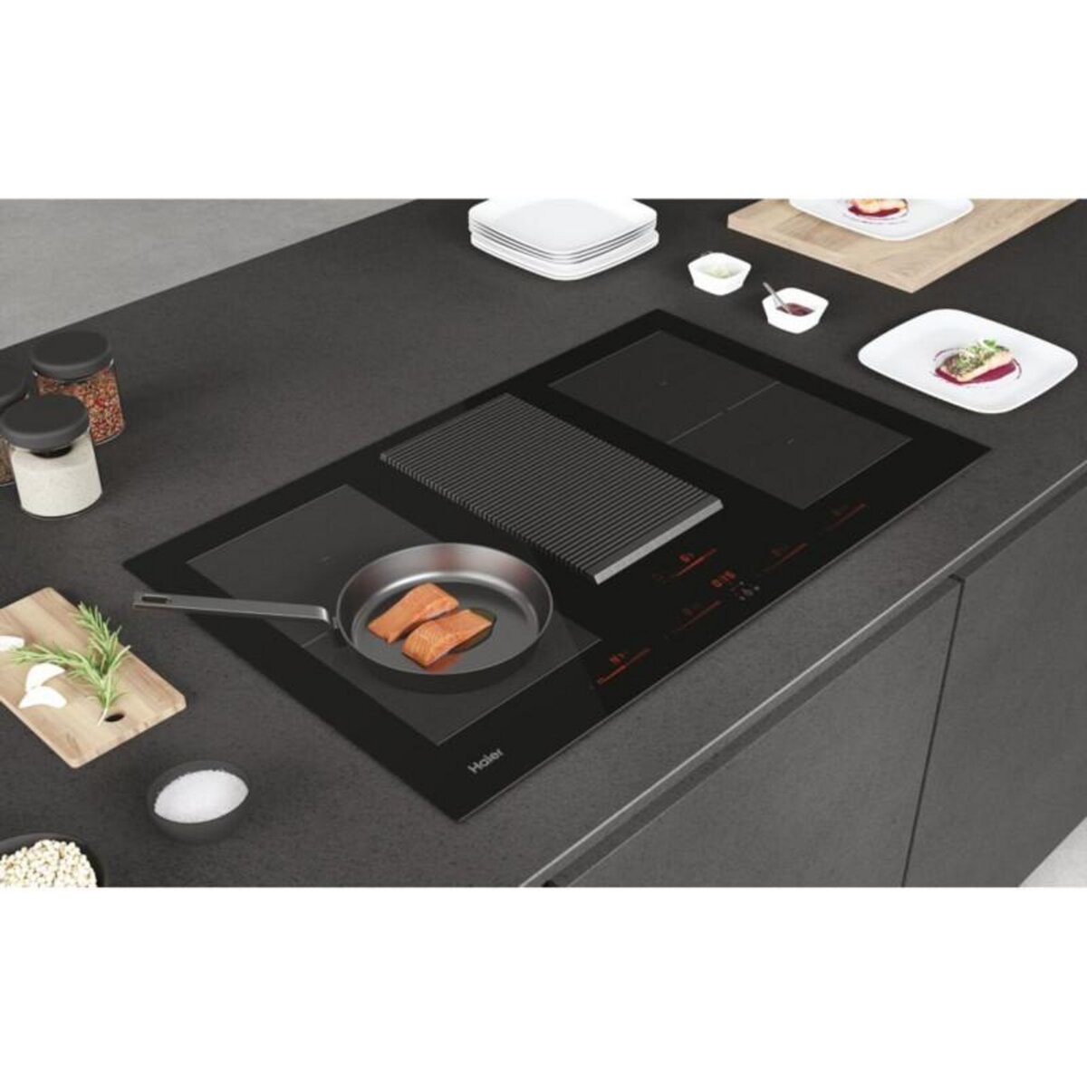 HAIER Plaque induction Haier HAIH8IFMCF + HOTTE INTEGREE