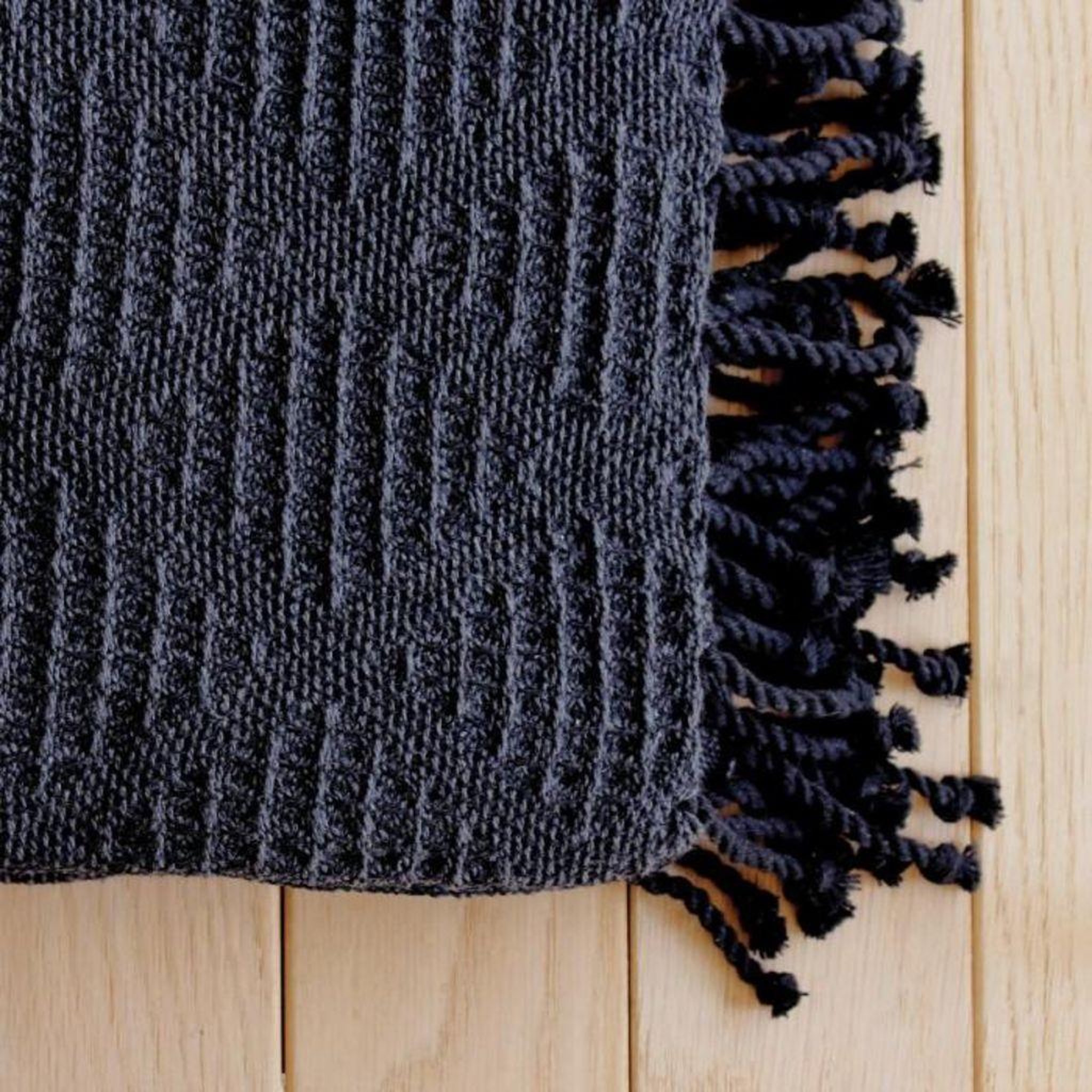 Voir la diapositive 2 : Eden Plaid a franges effet tricot dune