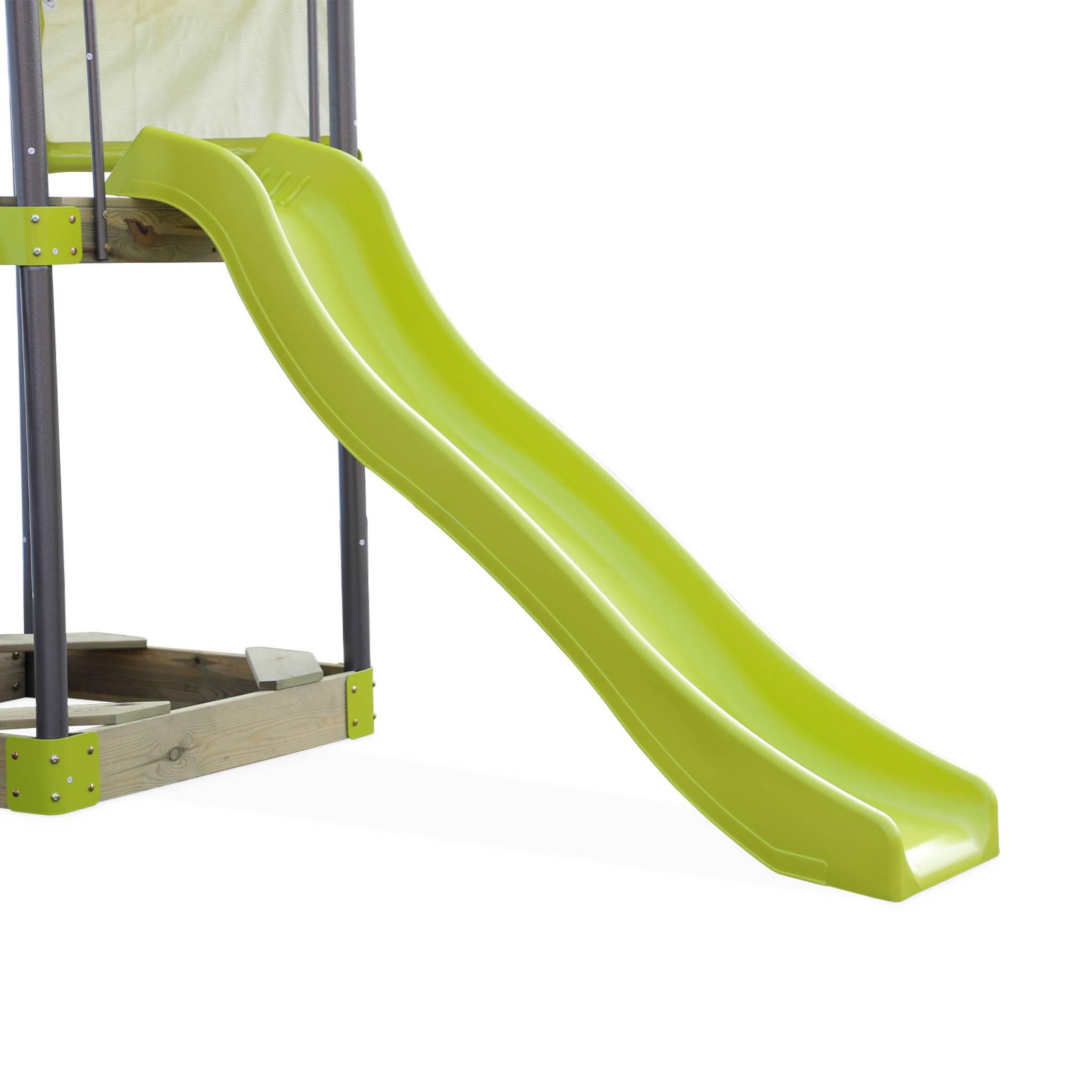 Voir la diapositive 3 : SWEEEK Aire de jeux pour enfants verte acier et bois. toboggan. bac à sable. mur d'escalade. trébuchet. plateforme cabane GALERNE