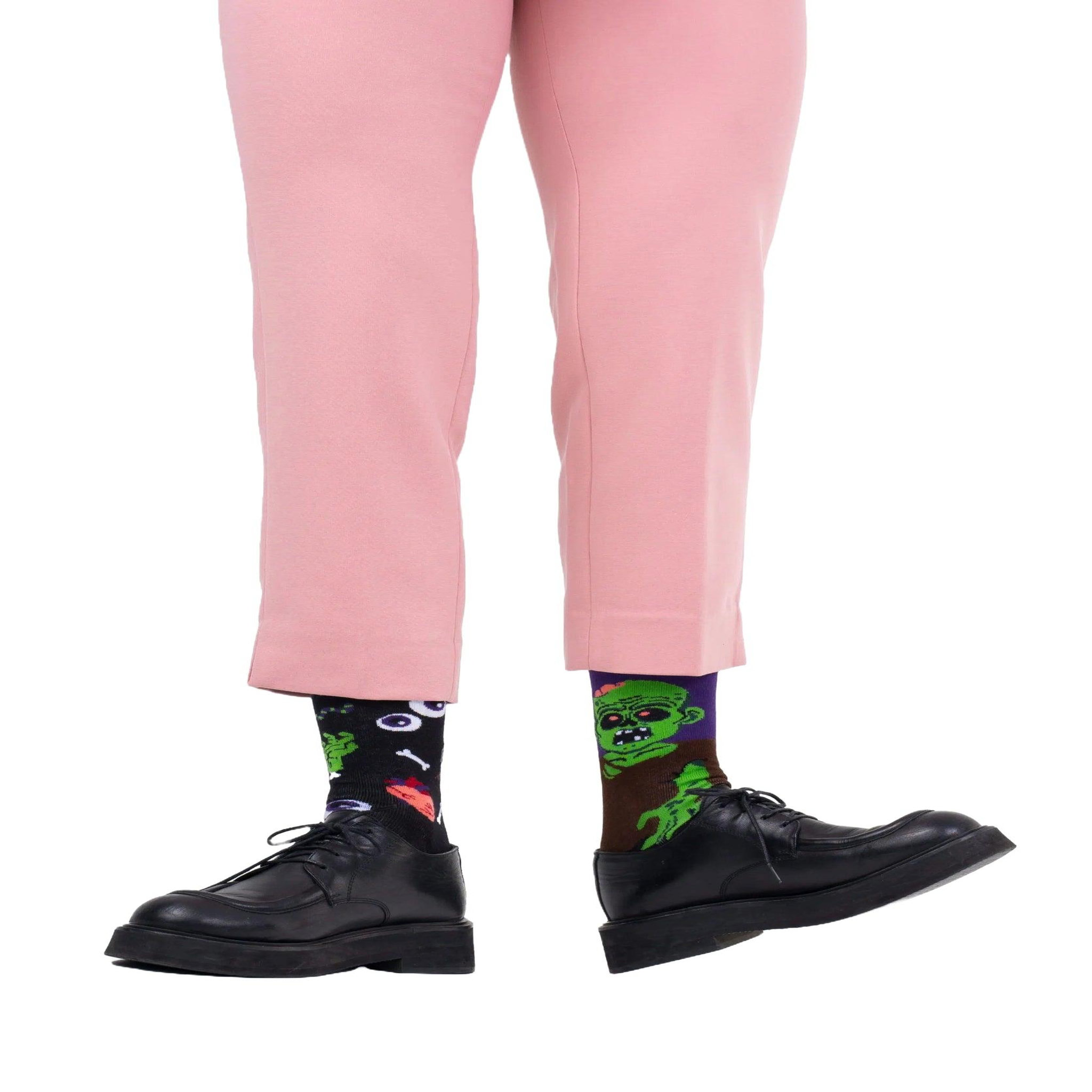 Voir la diapositive 2 : MANY MORNINGS Chaussettes le zombie