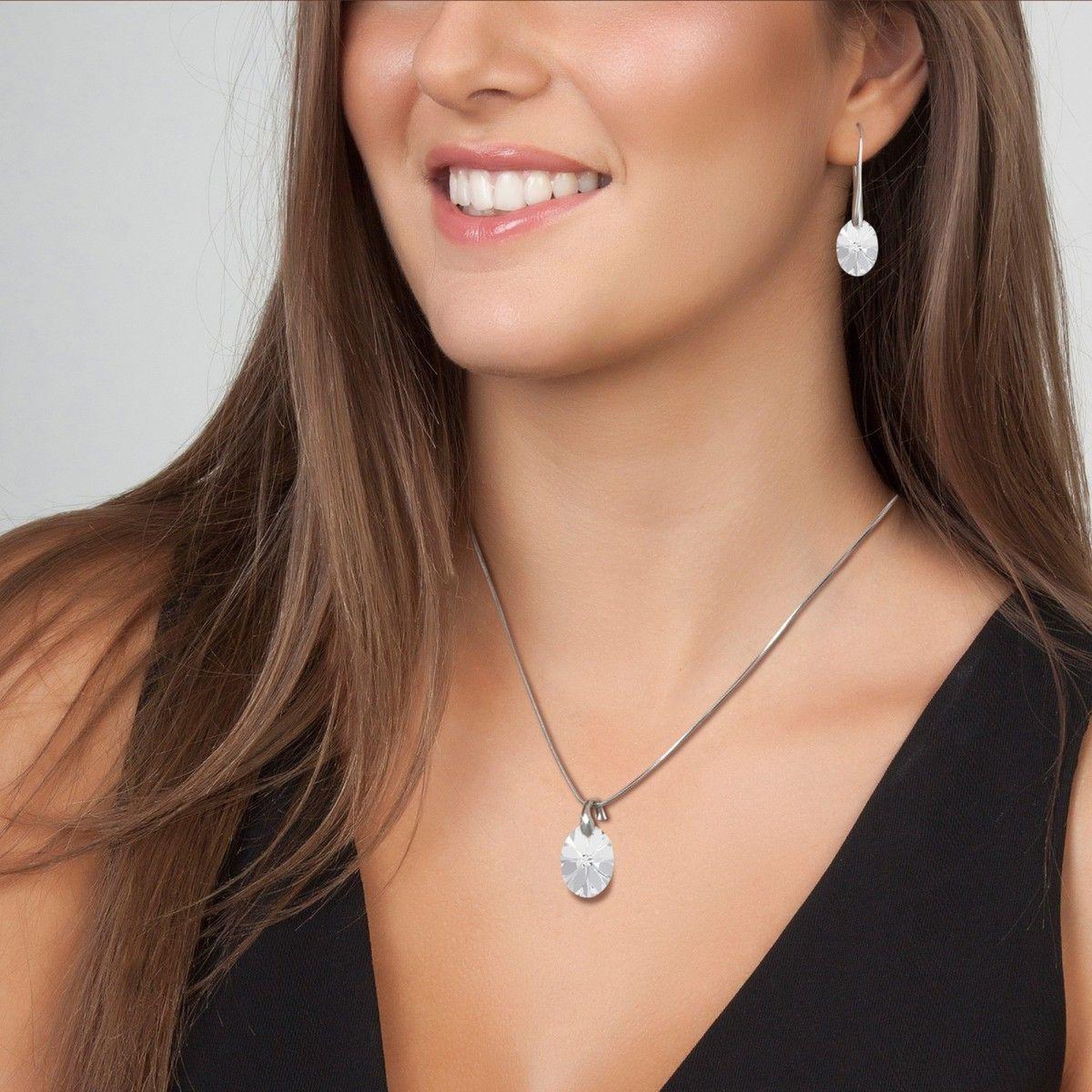 Voir la diapositive 2 : SC CRYSTAL Boucles d'oreilles SC Crystal ornées de Cristaux scintillants