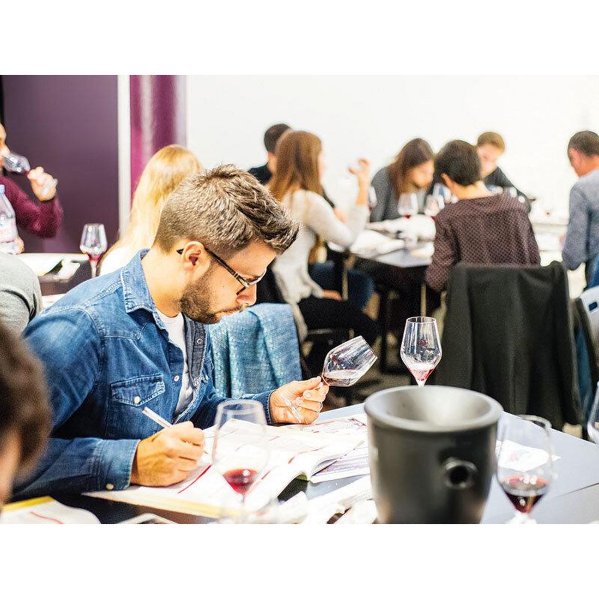 Smartbox Cours d'œnologie Prestige de 2h : grands crus de Bordeaux ou Bourgogne avec ProDégustation - Coffret Cadeau Gastronomie