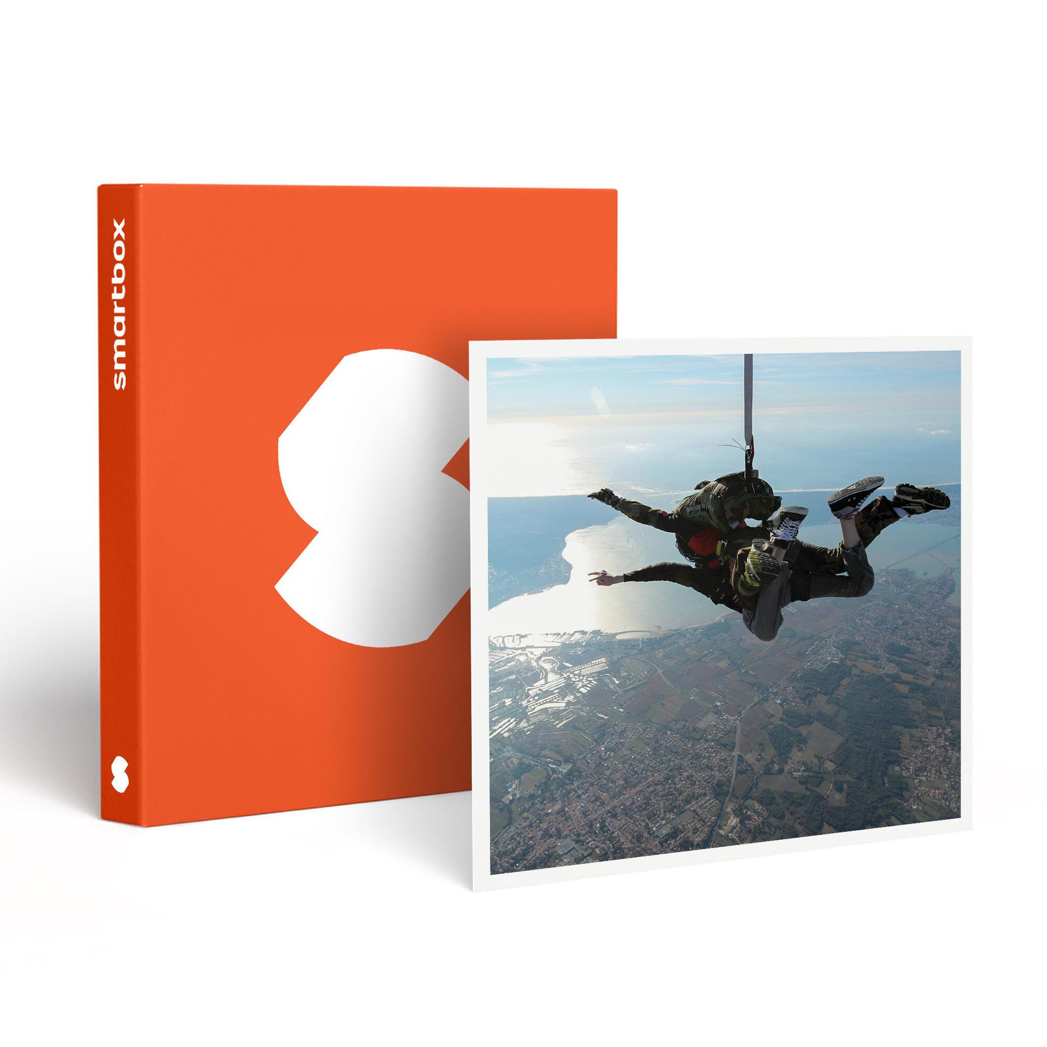 Smartbox Saut en parachute en tandem au-dessus de la rochelle - coffret cadeau sport & aventure