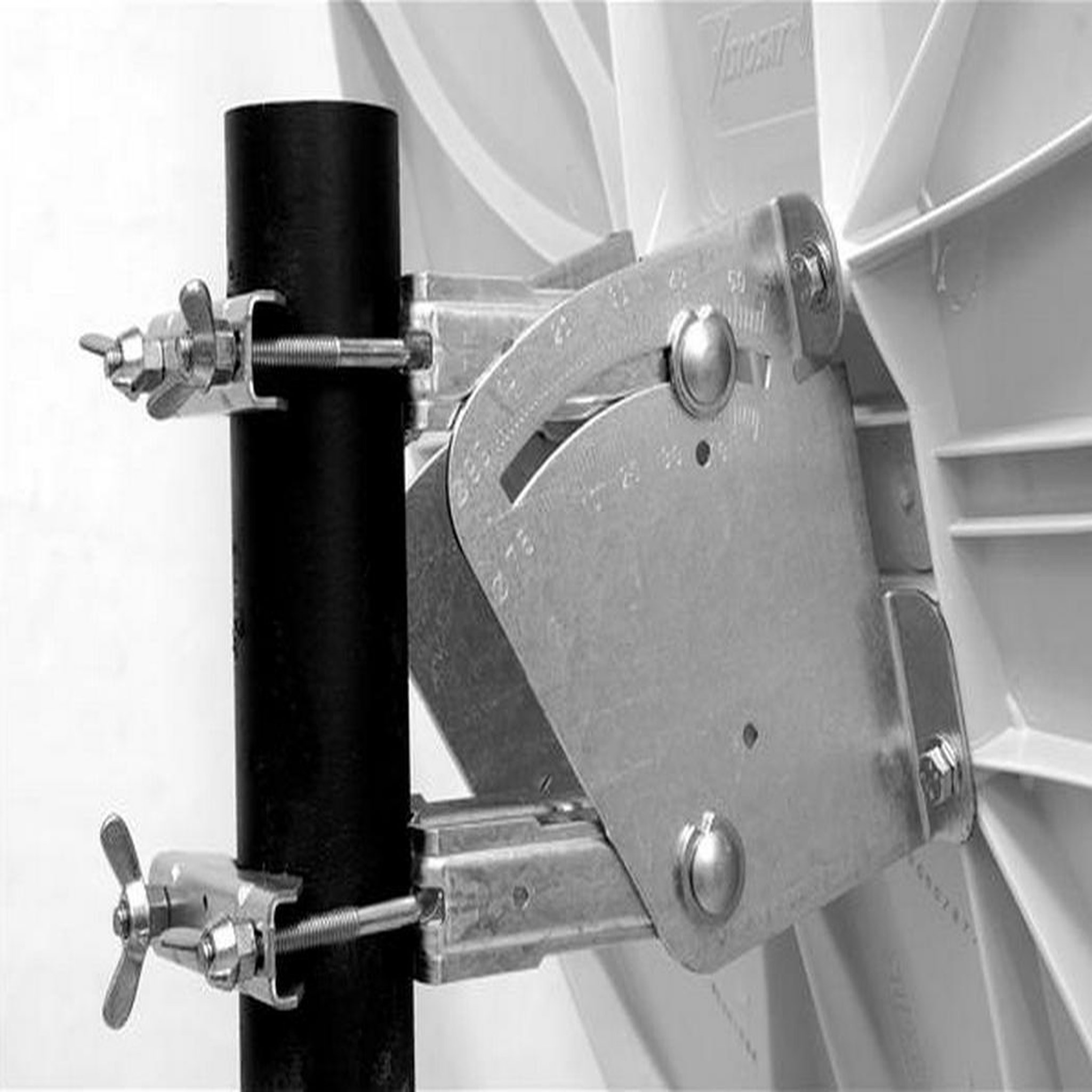 Voir la diapositive 2 : CAHORS Antenne parabolique fibre 80cm + lnb - 140797