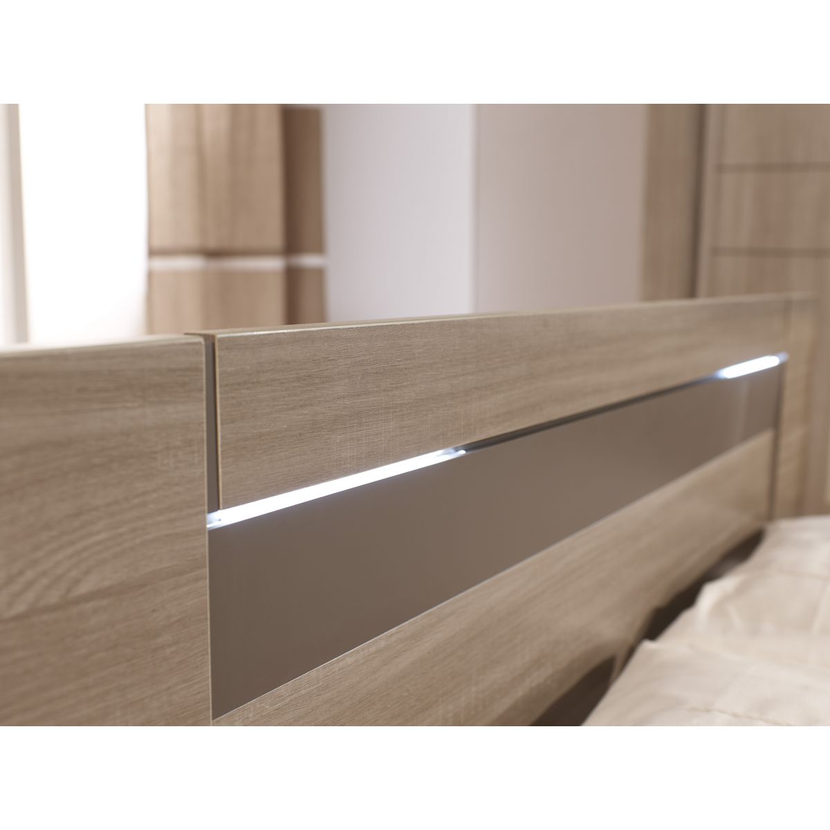 GAMI Lit couchage 180x200cm avec leds intégrées ALLIANCE