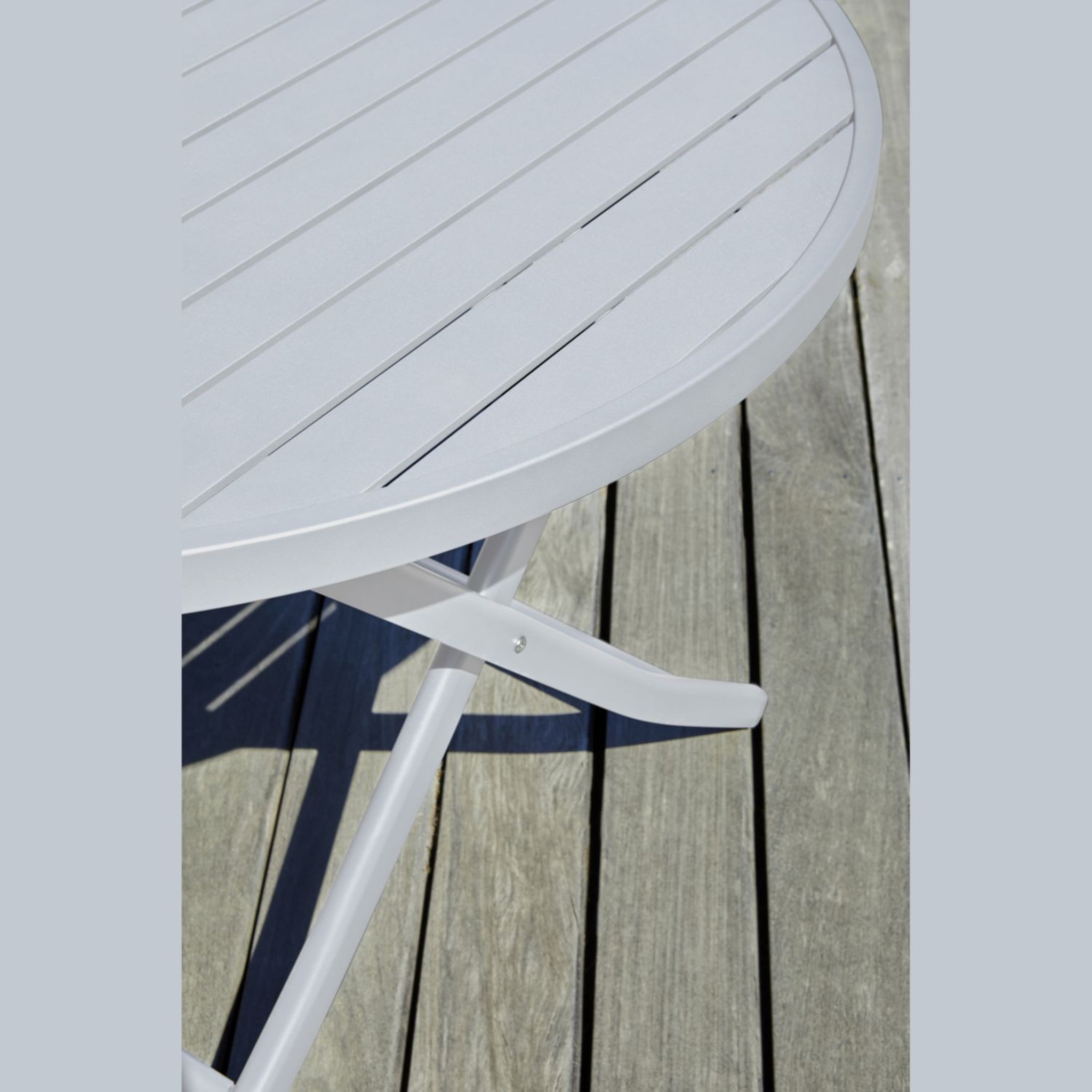 Voir la diapositive 3 : DCB GARDEN Table de jardin ronde pliante - 4/6 places - Aluminium - Gris - MARIUS