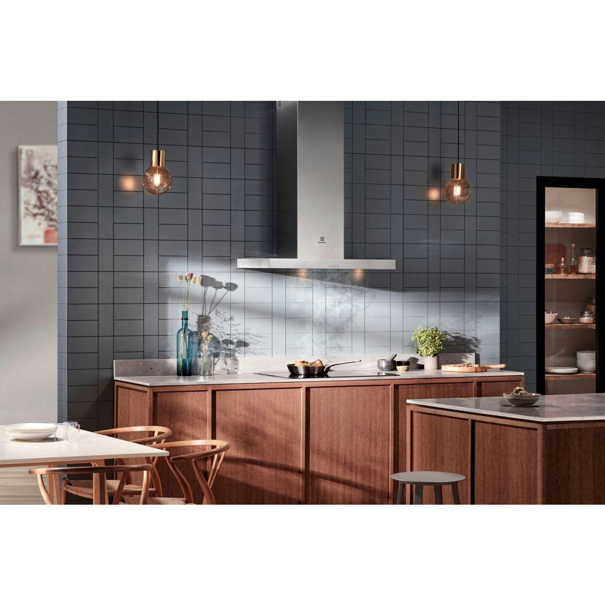 Voir la diapositive 2 : ELECTROLUX Hotte décorative murale EFTF19X