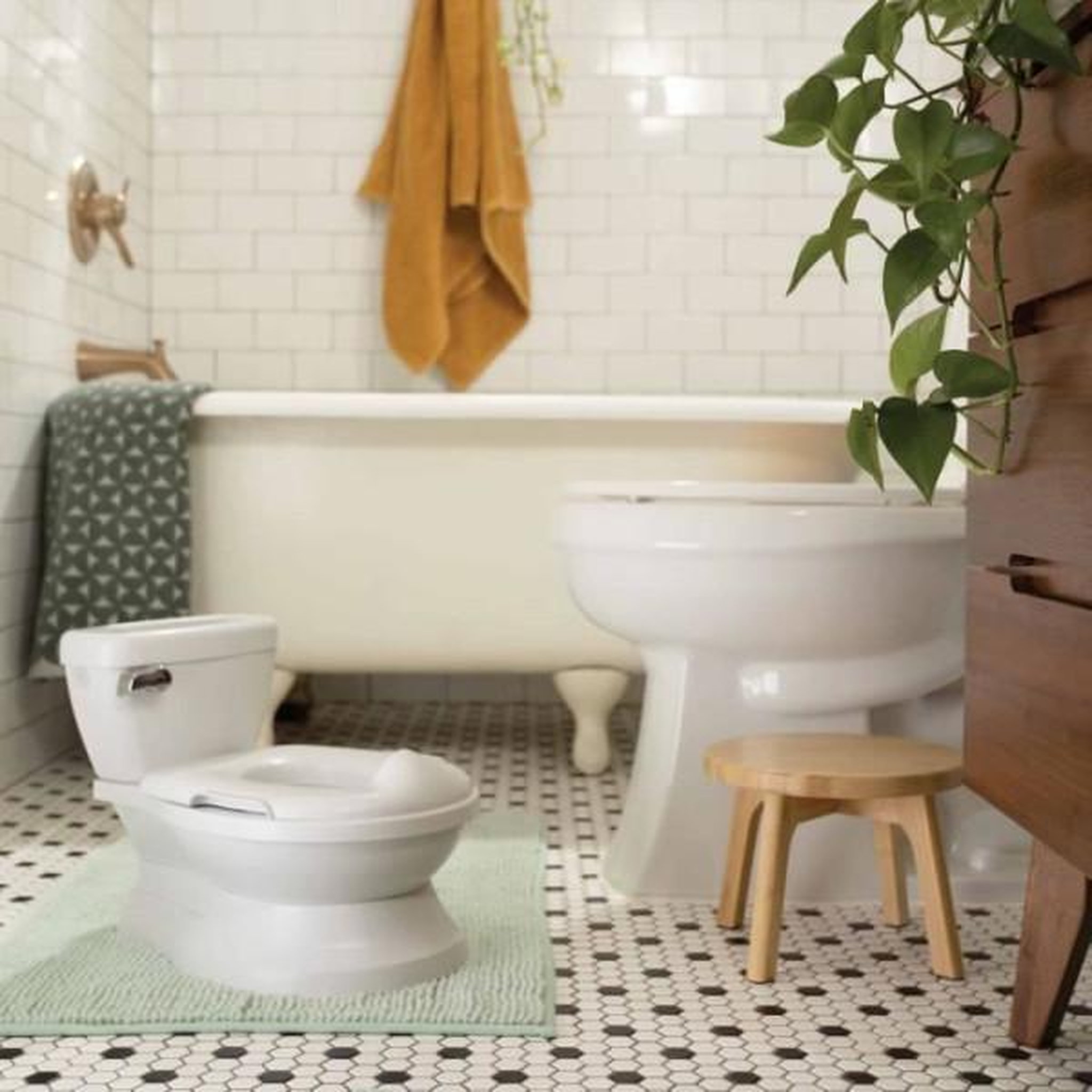 Voir la diapositive 3 : MARKET24 INGENUITY Mini Toilette enfant avec Réducteur de Toilette inclus, Chasse d'eau musicale et rangement lingette intégré blanc