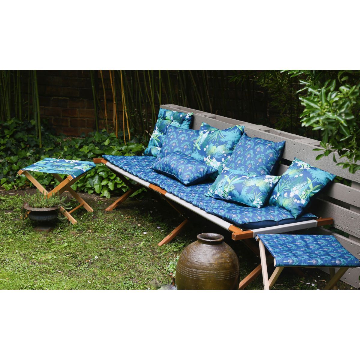 Jardin Privé Coussin bain de soleil ondulo 1740x600x50cm bleu marine JAKARTA