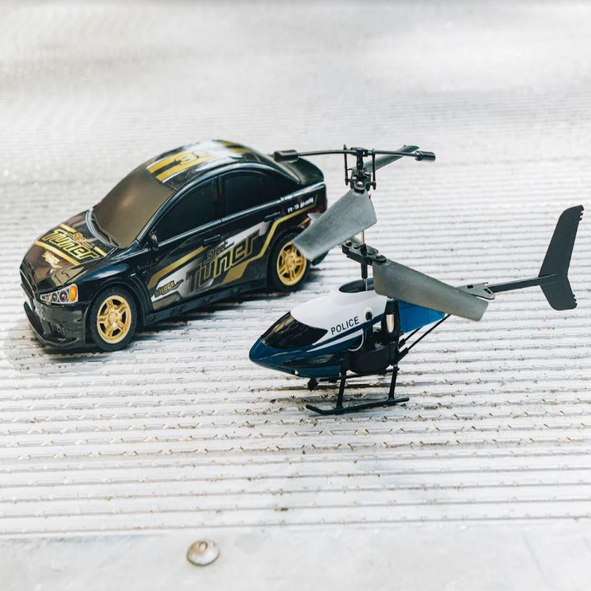Voir la diapositive 3 : One Two Fun Hélicoptère de police infrarouge radiocommandé Hot Pursuit