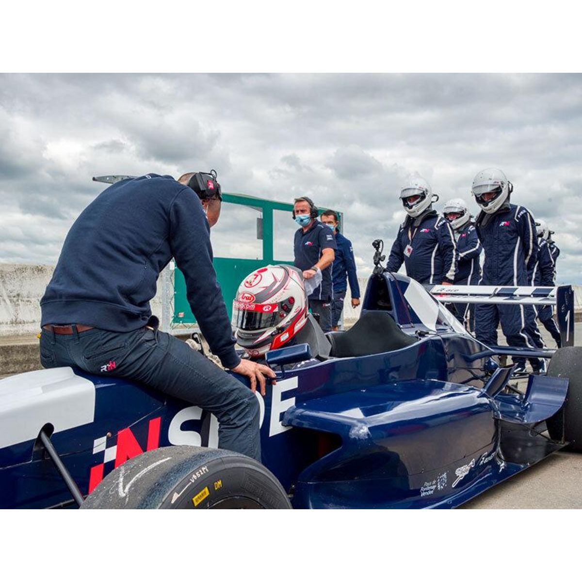 Smartbox Stage de pilotage : 15 à 20 tours en Proto Funyo - Coffret Cadeau Sport & Aventure