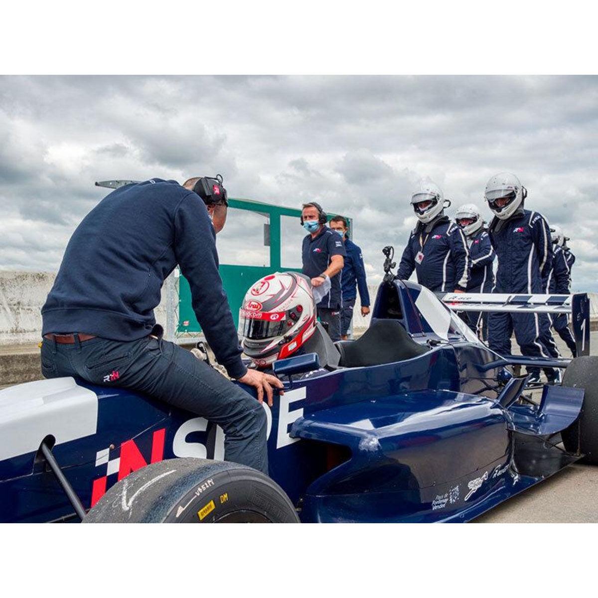 Smartbox Stage de pilotage : 15 à 20 tours en Proto Funyo - Coffret Cadeau Sport & Aventure