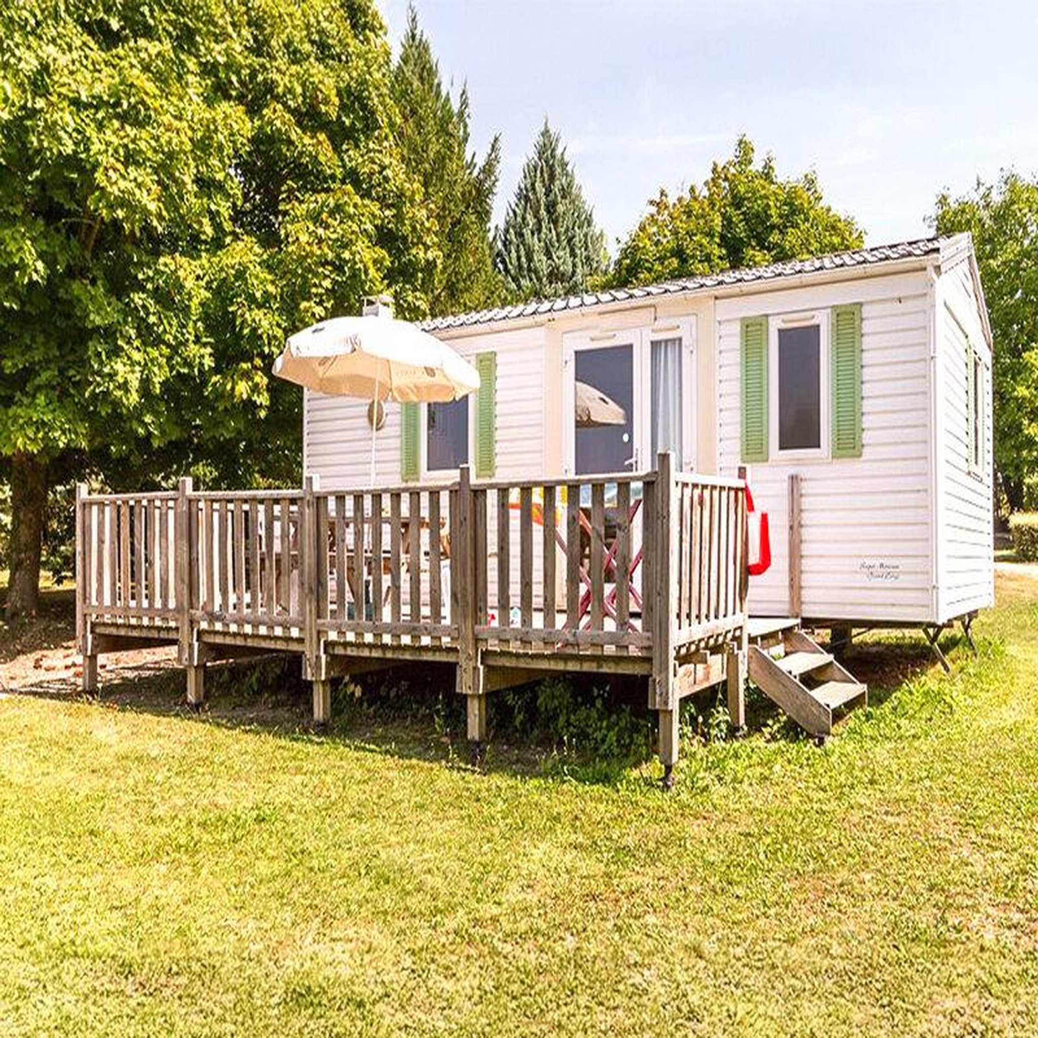 Voir la diapositive 2 : Smartbox Escapade insolite en famille de 3 jours en mobil-home près d'angers - coffret cadeau séjour