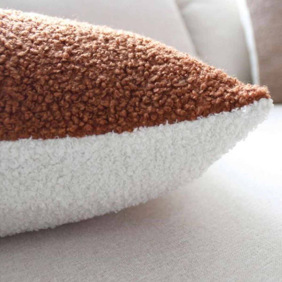 Paris Prix Coussin Déco Bouclé  Lodge  30x50cm Écru & Terracotta