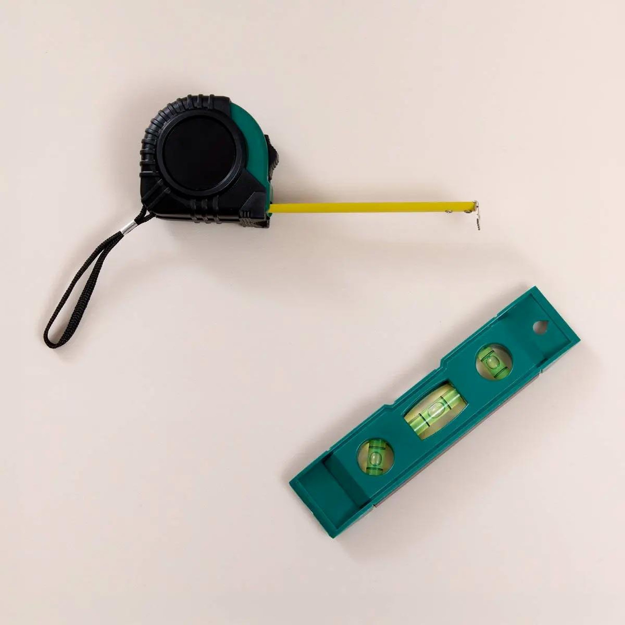 Voir la diapositive 5 : FIVE Kit mètre ruban & niveau à bulle  essentiels  3m vert