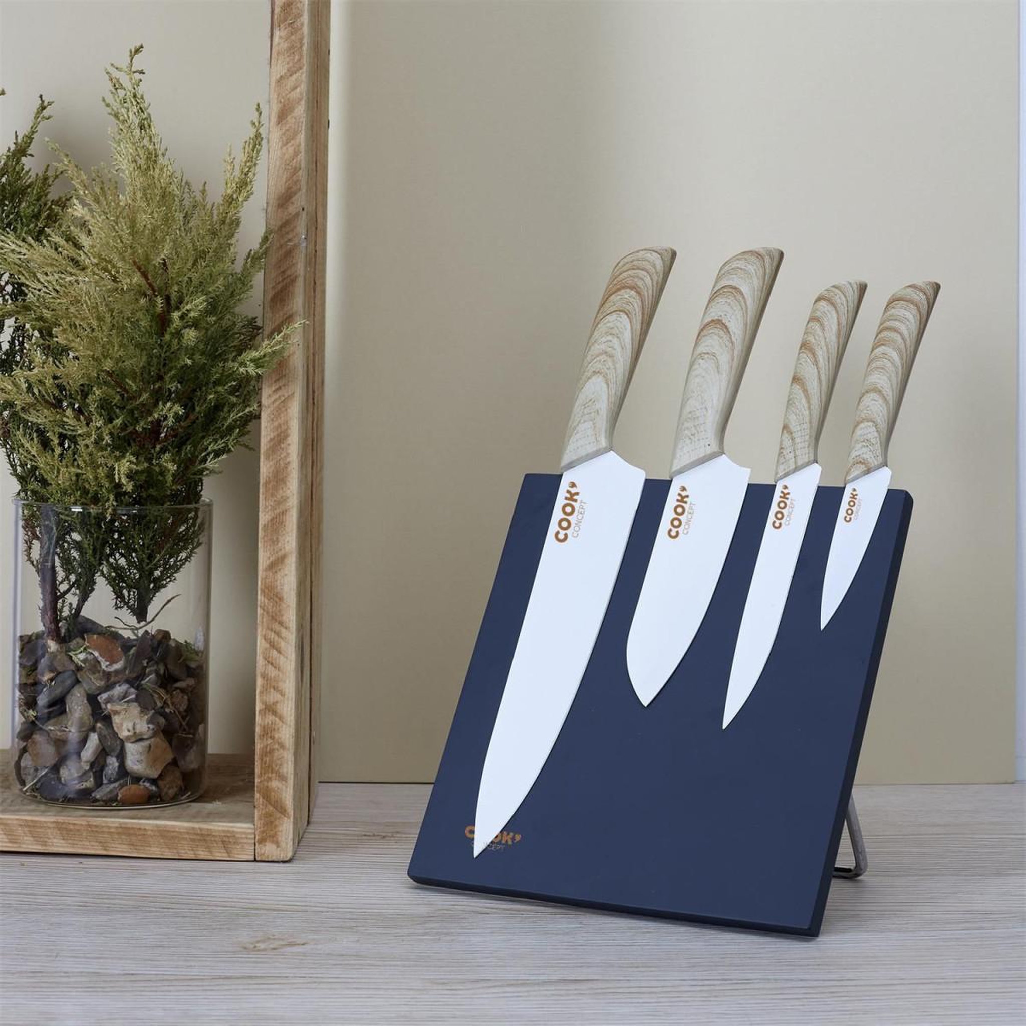 Voir la diapositive 4 : COOK CONCEPT Lot de 4 couteaux avec support  aimanté  34cm gris