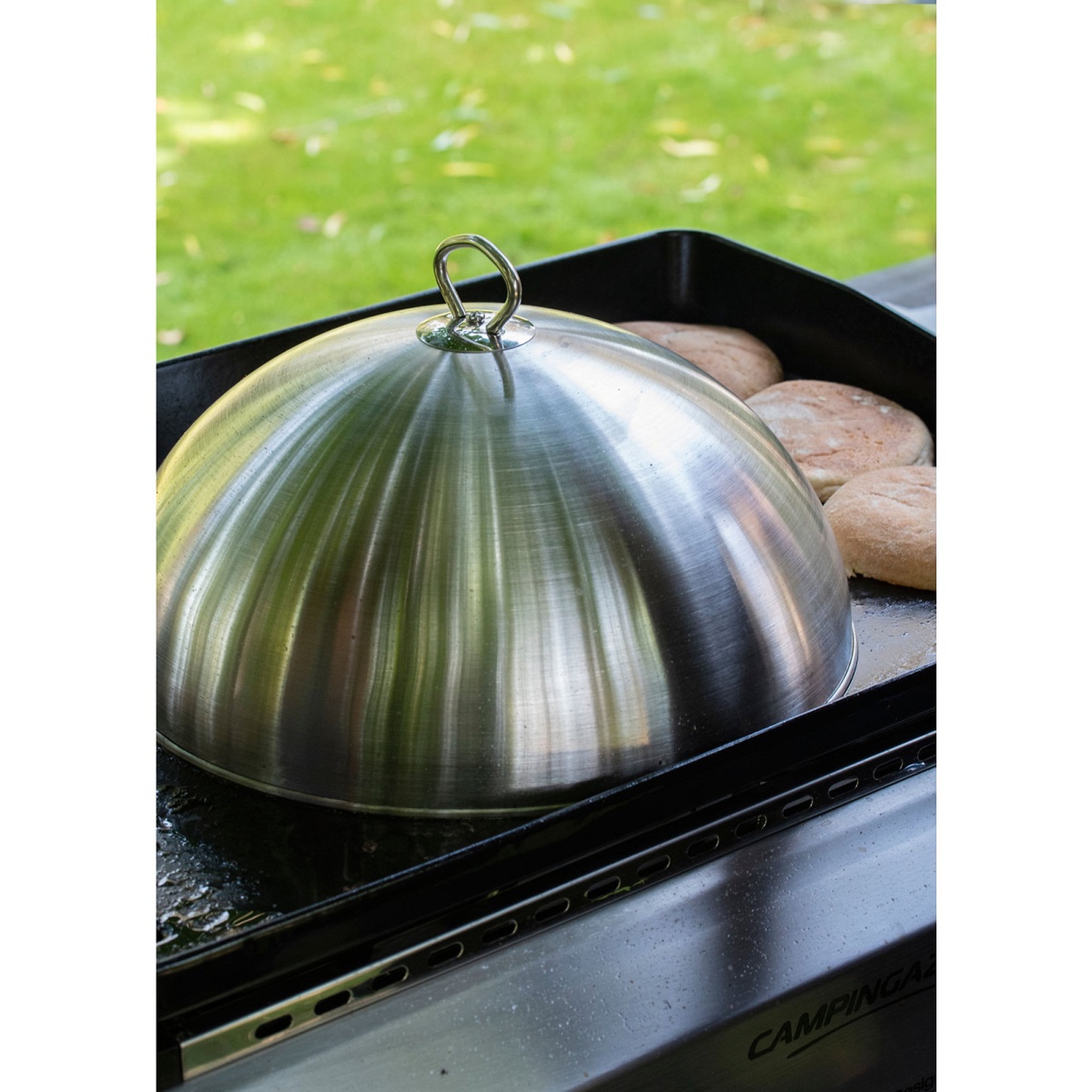 Voir la diapositive 2 : CAMPINGAZ Cloche cuisson vapeur D28cm pour plancha
