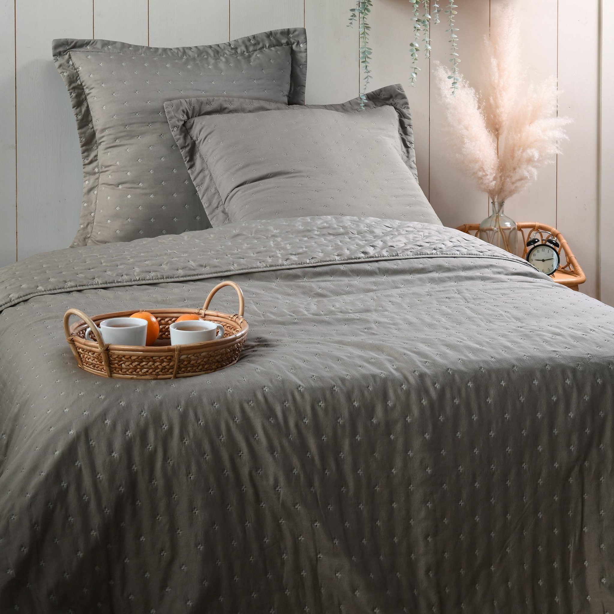 Voir la diapositive 3 : Eden Couvre lit + taies collection chloé