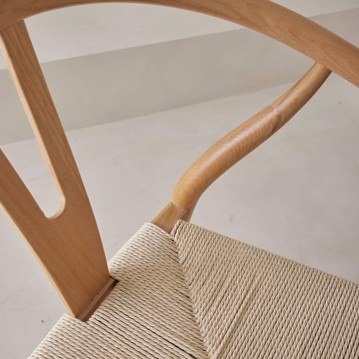 SWEEEK Lot de deux chaises vintage naturelles en bois d'hévéa avec assise en cordes et dossier arrondi