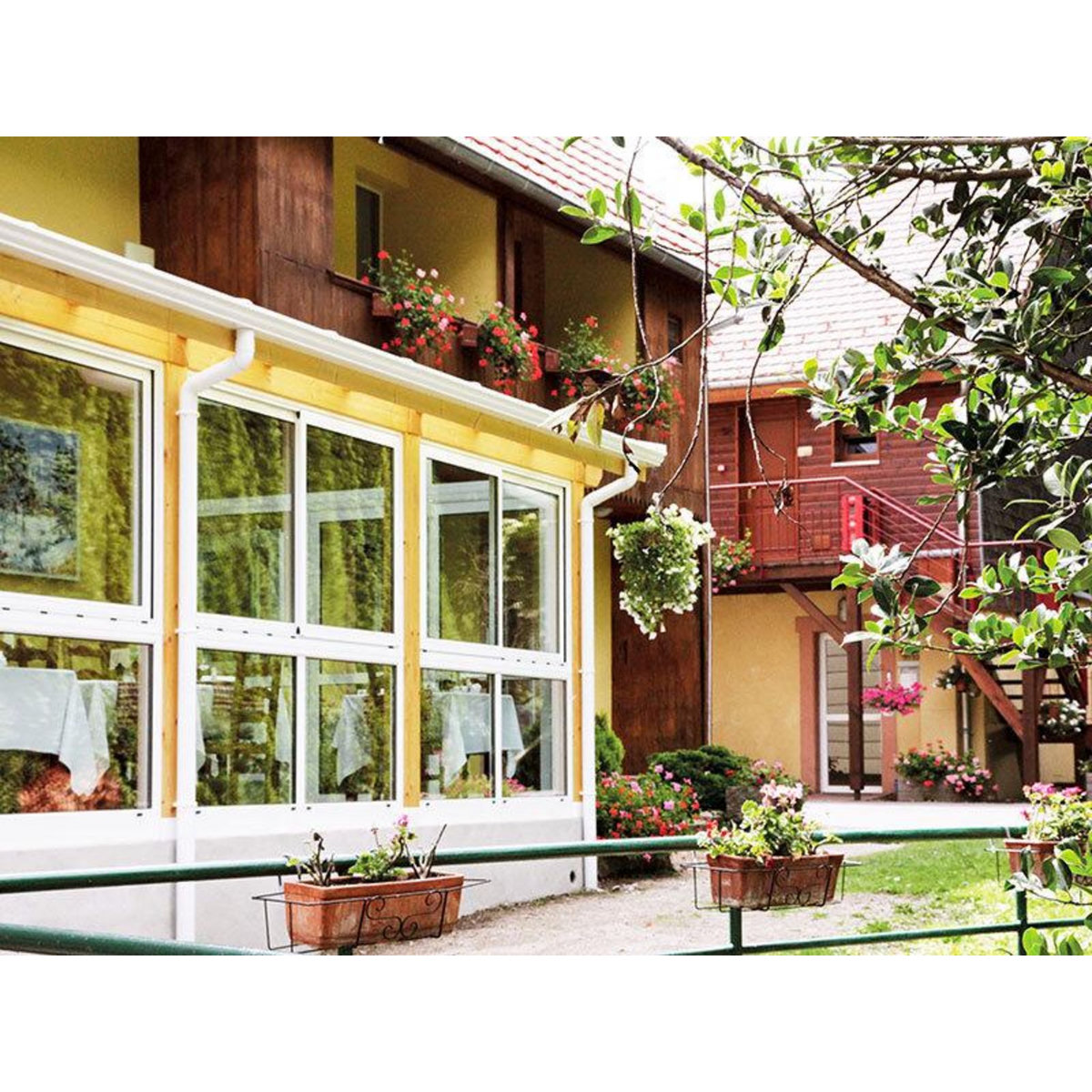 Smartbox Charmante escapade de 2 jours en famille à Malbuisson - Coffret Cadeau Séjour