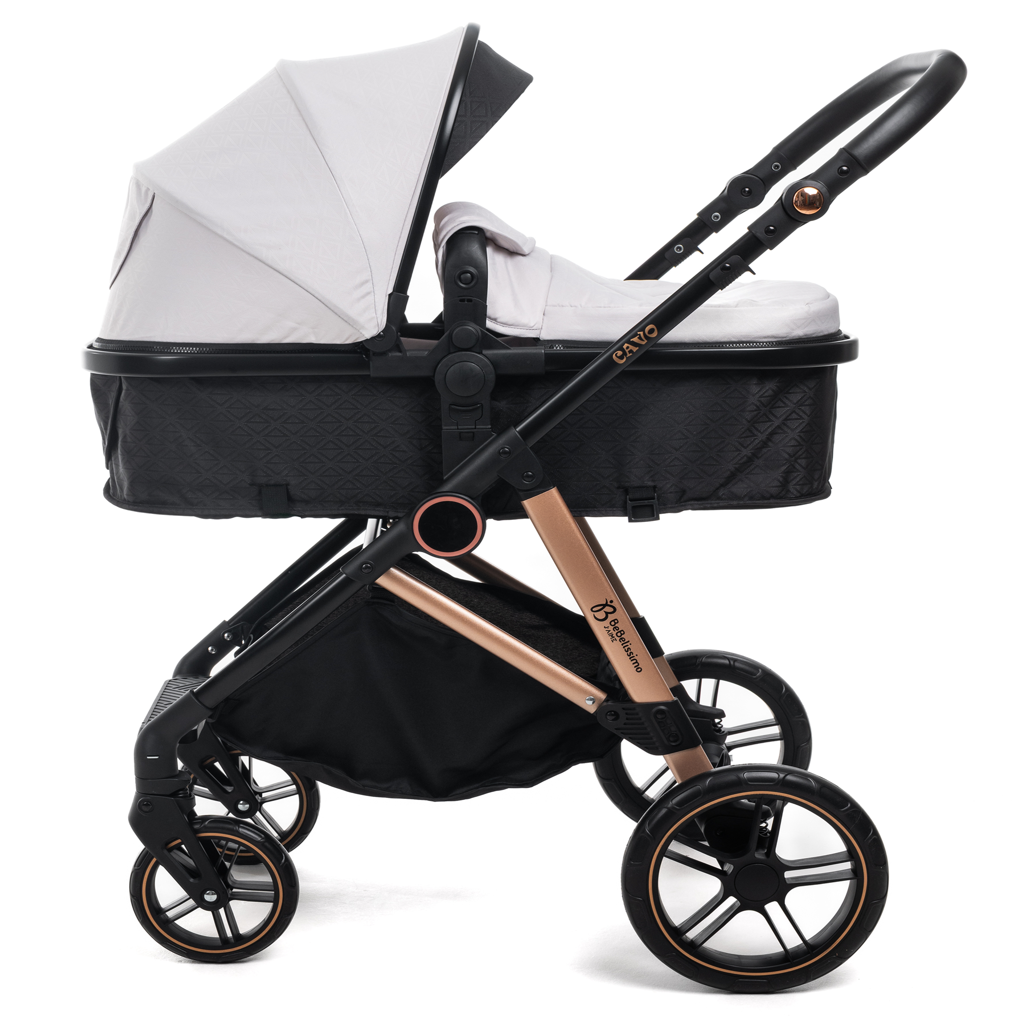 Voir la diapositive 2 : BEBELISSIMO Poussette combinée trio 3 en 1 - siège auto 0+ CAVO – nacelle – dès la naissance – jusqu'à 22kg  - beige
