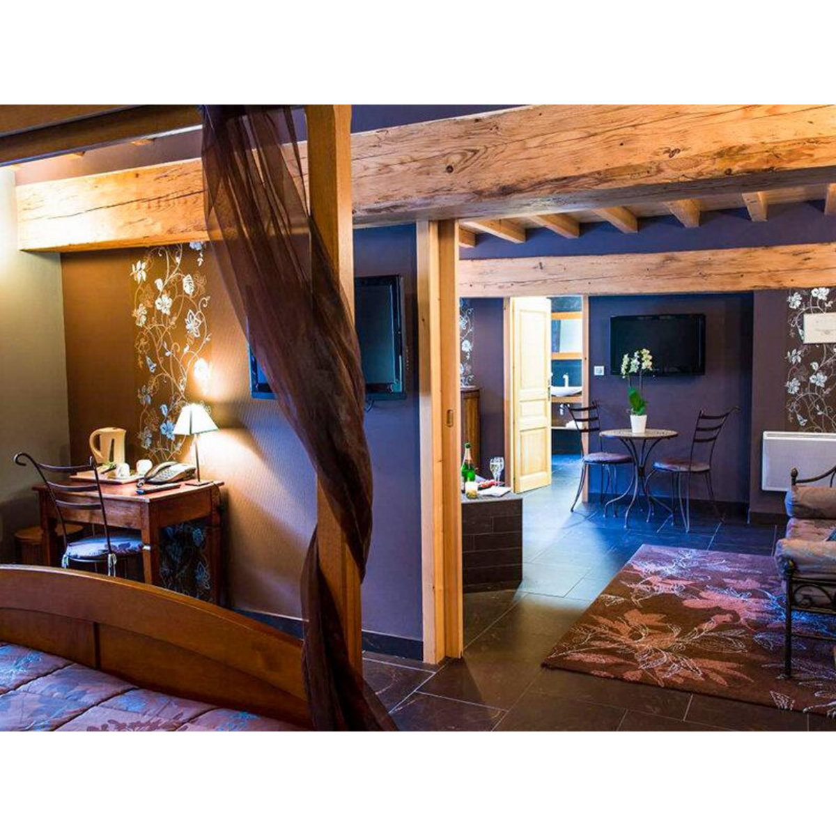 Smartbox 2 jours en suite avec accès au bain bouillonnant dans un hôtel 4* près de Besançon - Coffret Cadeau Séjour