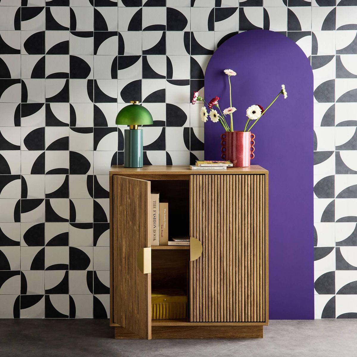 SWEEEK Buffet exotique 2 portes. effet bois de manguier rainuré. buffet haut. vaisselier. poignées en métal doré. L 80 x P 40 x H 85cm