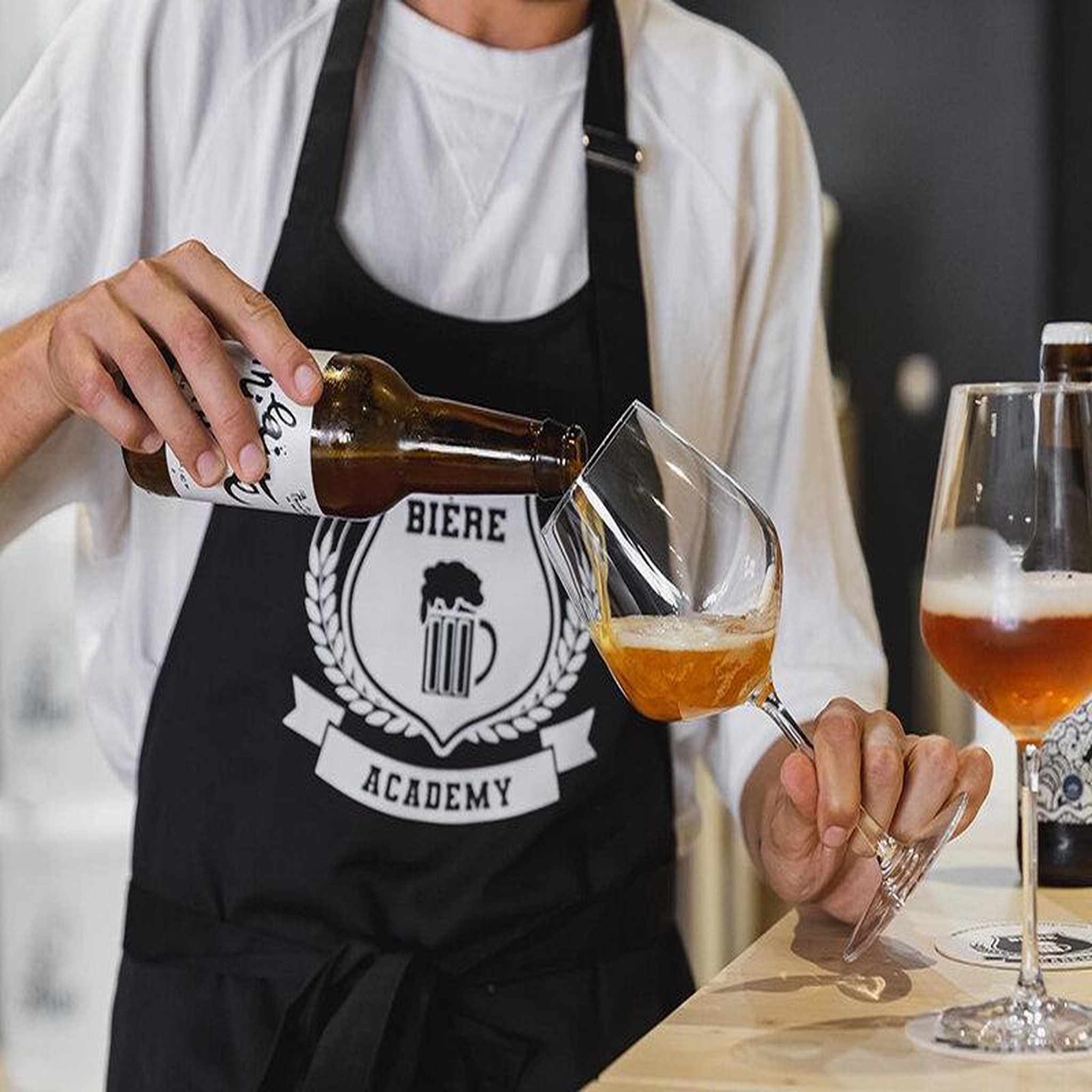 Voir la diapositive 3 : Smartbox Atelier d'initiation au brassage artisanal de bière pour 1 personne à Marseille - Coffret Cadeau Sport & Aventure