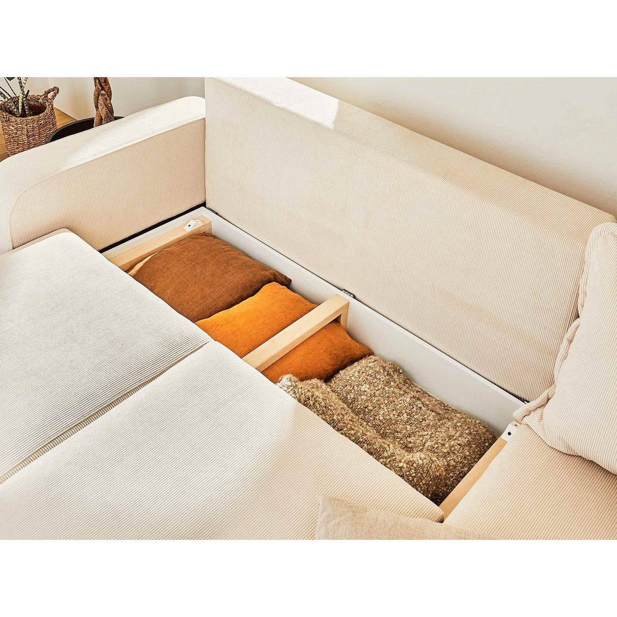 LISA DESIGN Albane - canapé d'angle droit - 4 places - convertible avec coffre - en velours côtelé