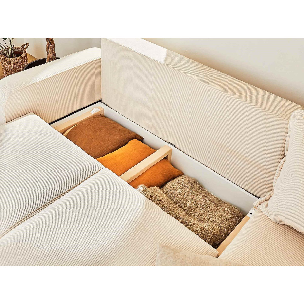 LISA DESIGN Albane - canapé d'angle droit - 4 places - convertible avec coffre - en velours côtelé